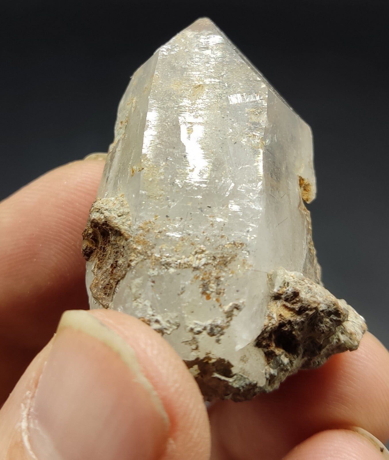An Aesthetic specimen of rutiles included quartz crystal 42 grams