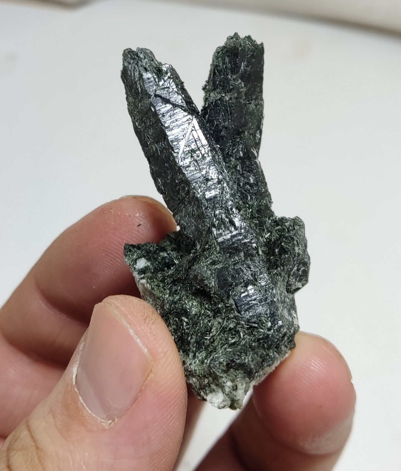 An Aesthetic Natural terminated Chlorite Quartz crystal specimen 32 grams