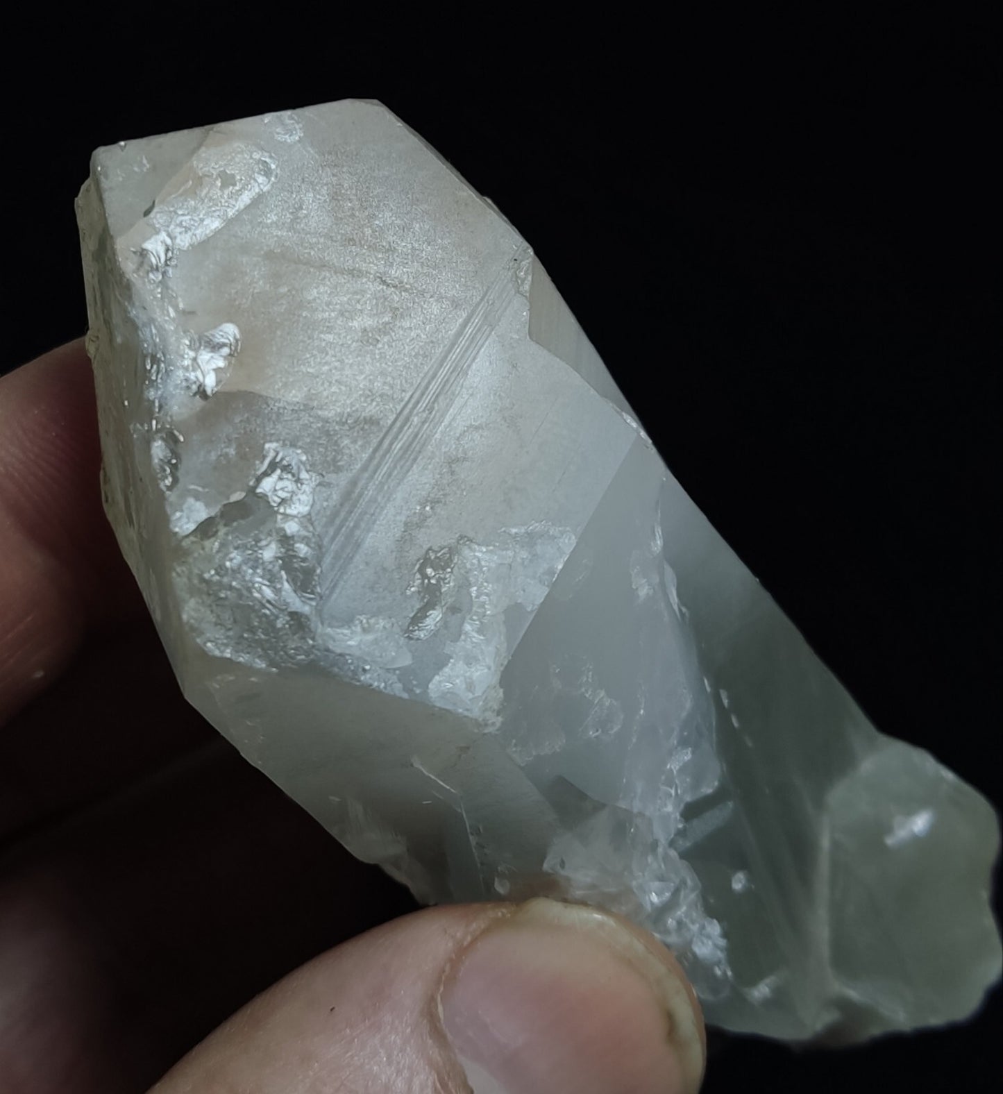 140 grams natural quartz crystal with amphibole inclusions