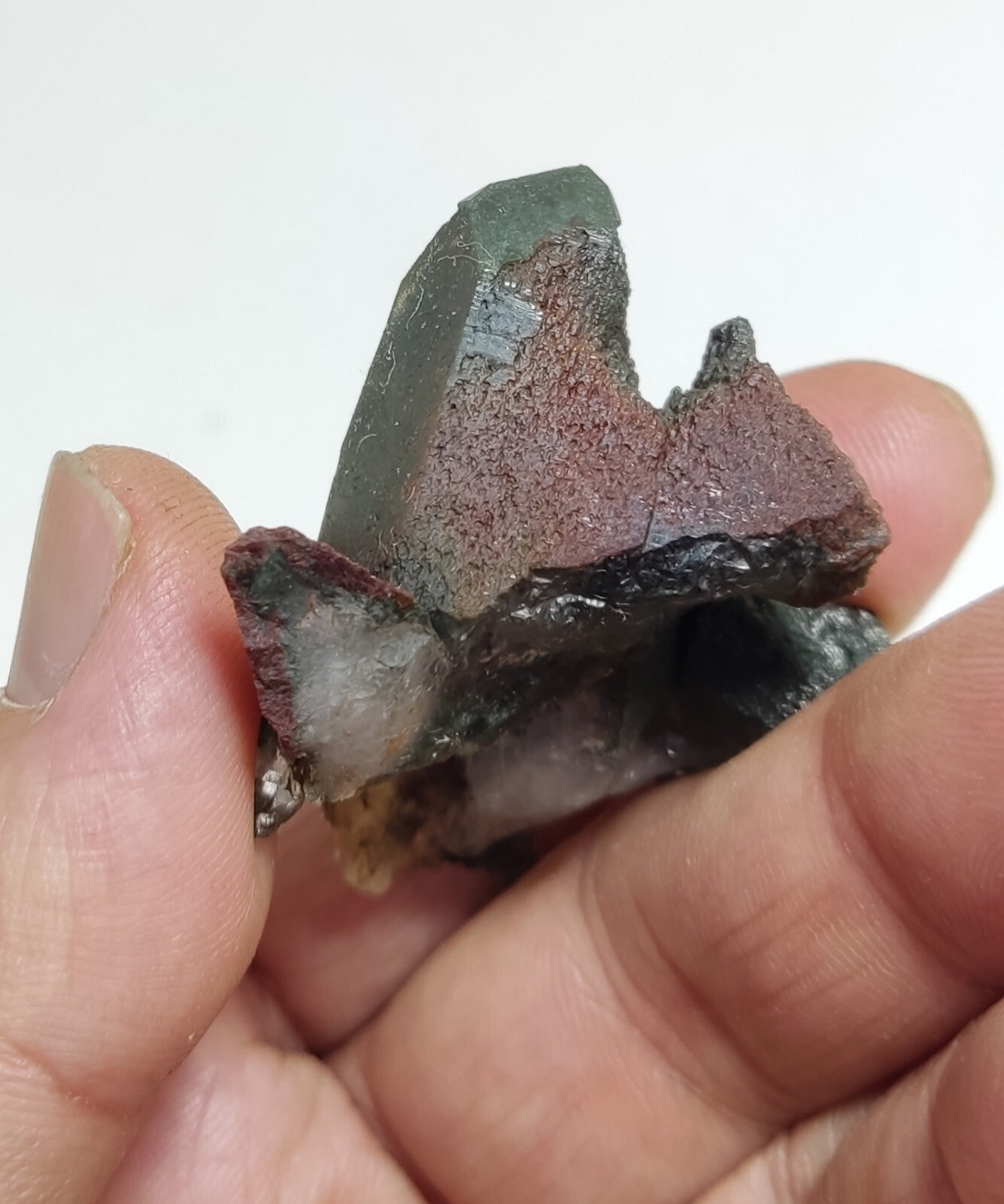 A very Aesthetic Natural beautifully terminated Chlorite Quartz crystal 28 grams