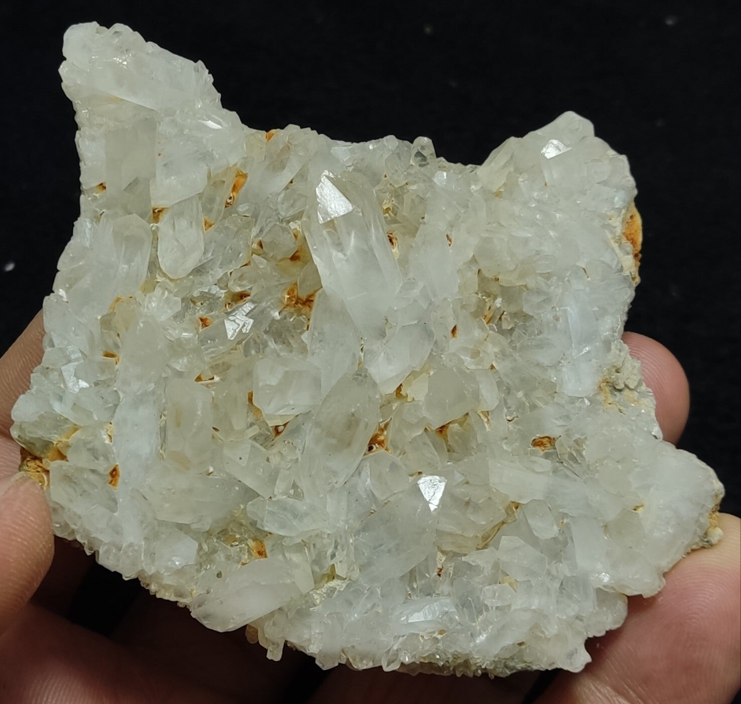 An Aesthetic terminated specimen of Quartz cluster 115 grams