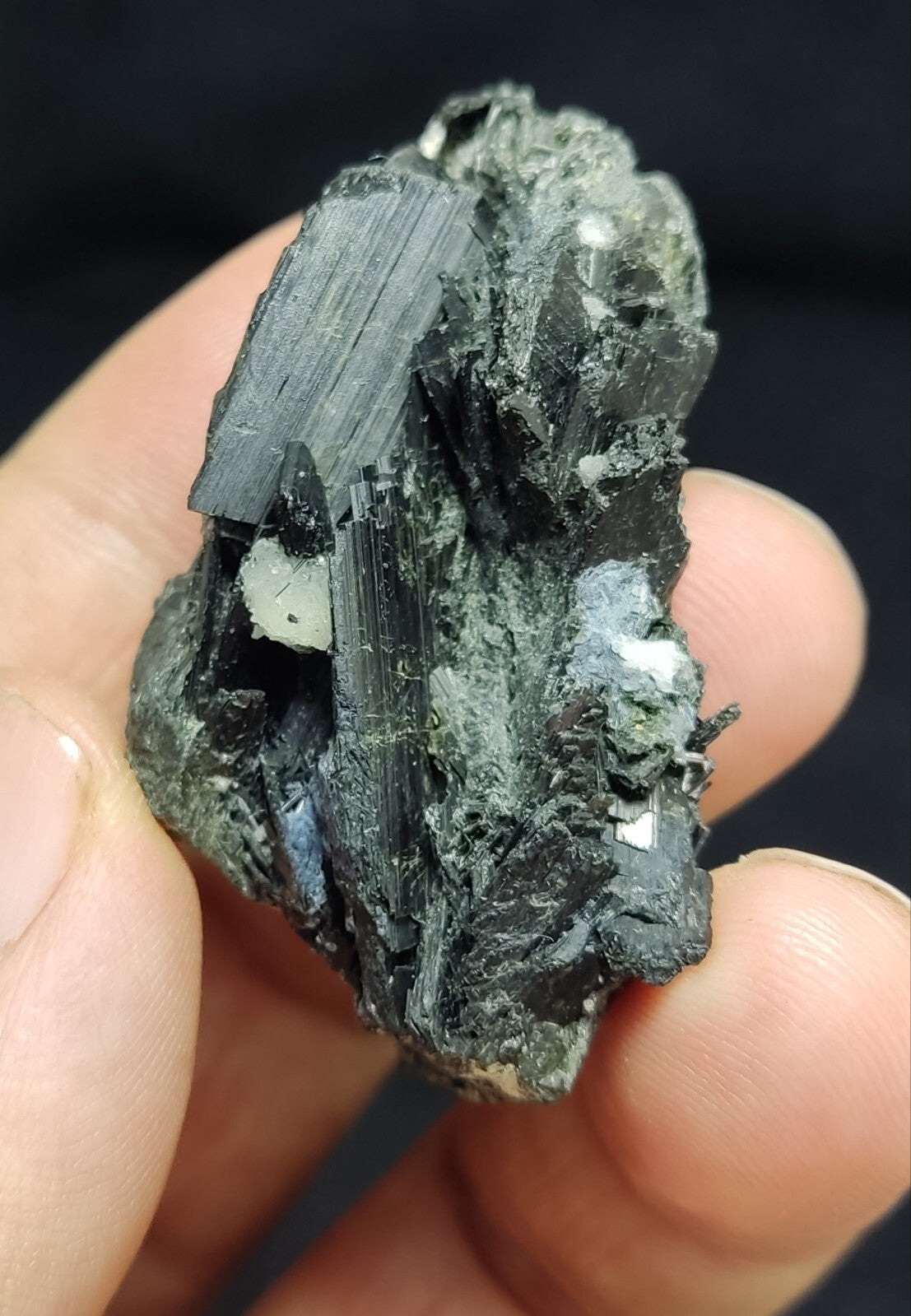 An aesthetic specimen of terminated aegirine crystal cluster 31 grams