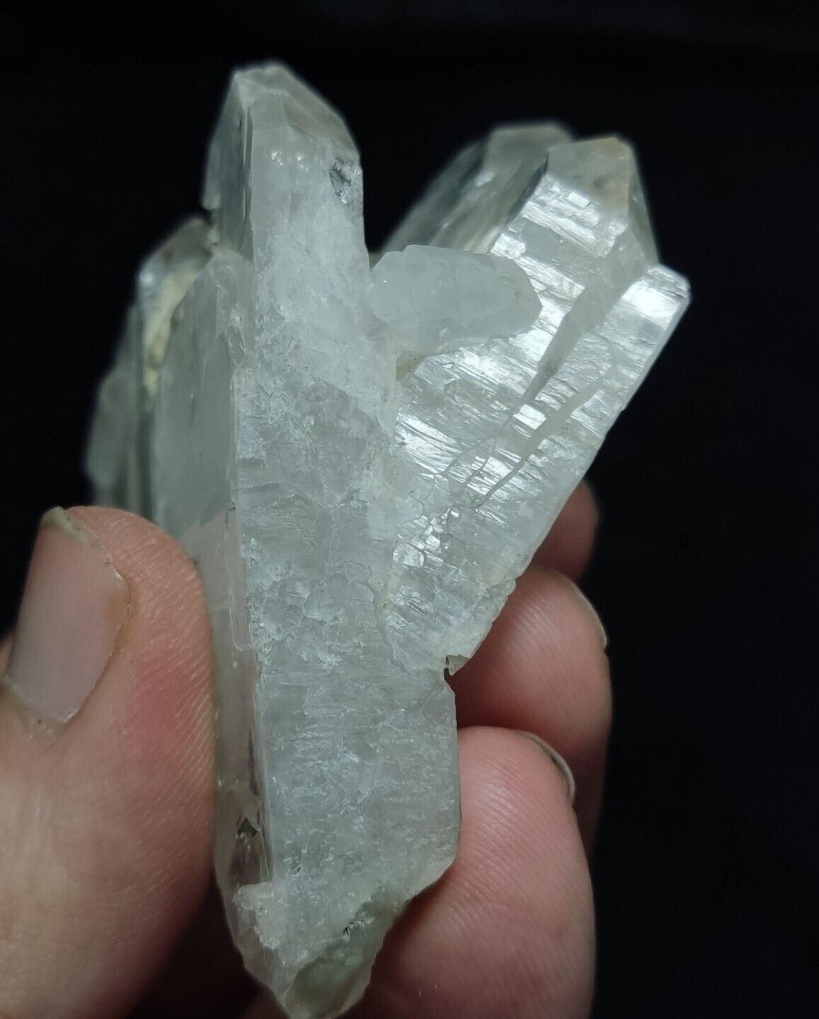A Very Aesthetic Faden Like Quartz Cluster 181 grams
