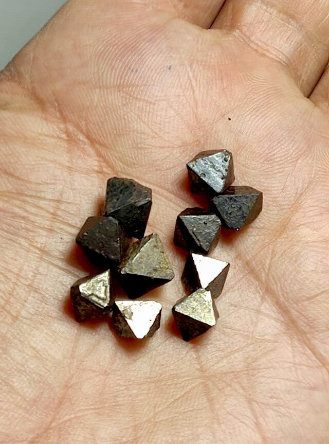 10 Pieces Of Octahedron Magnetite Crystals.