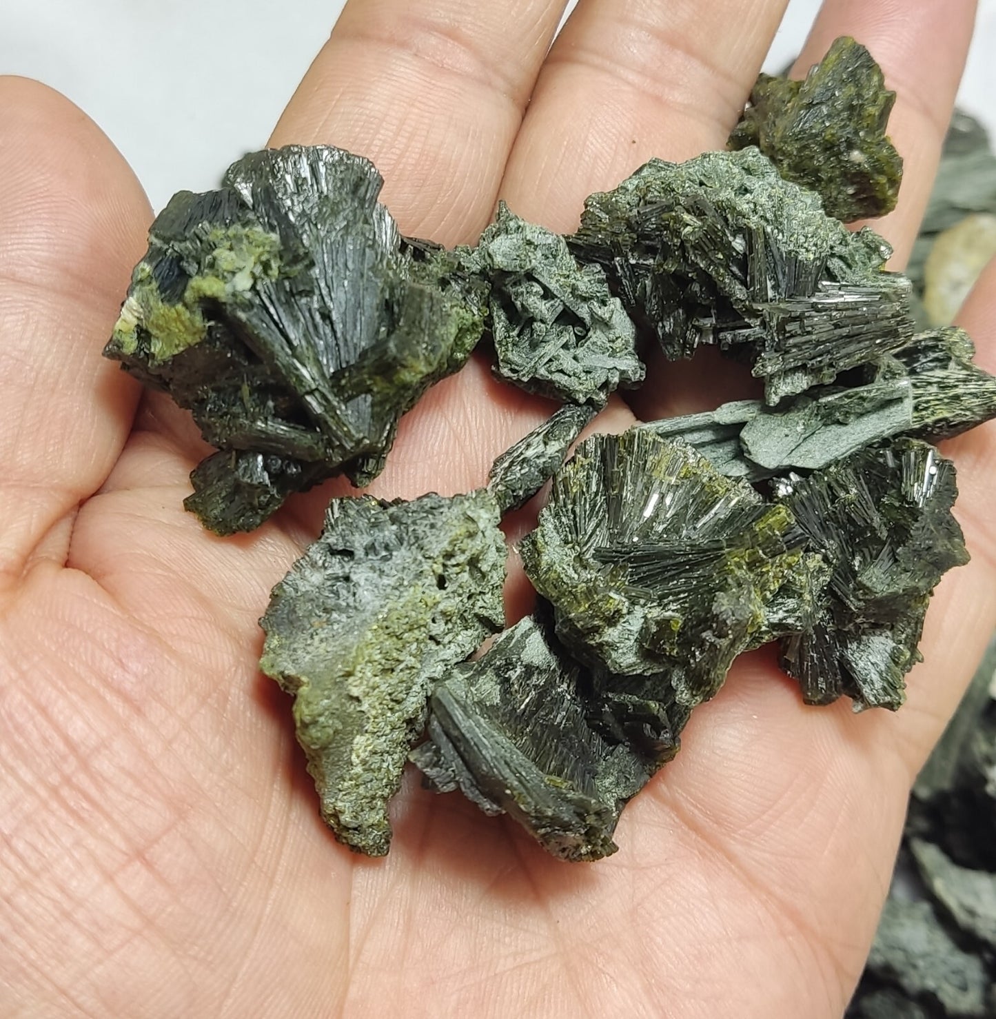1000 grams epidote crystals