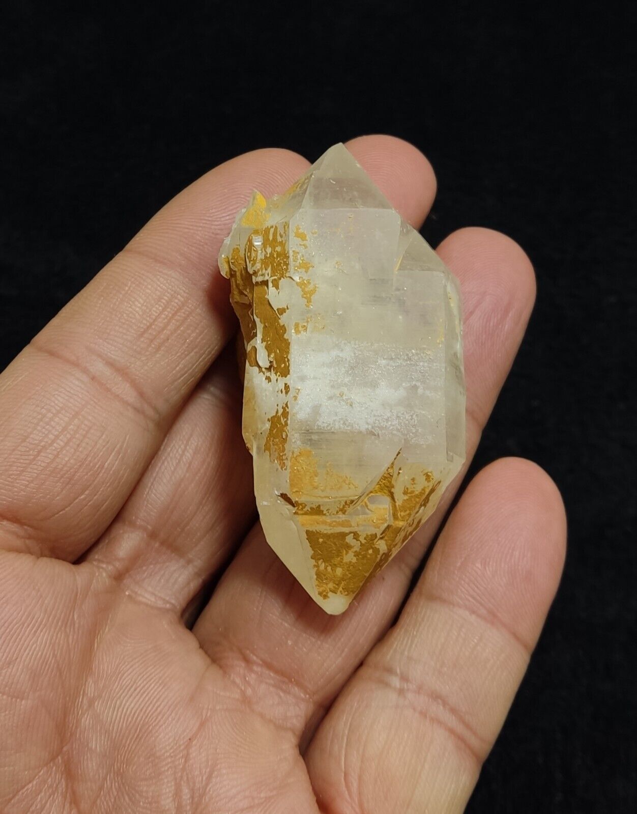 A very Aesthetic Natural beautifully terminated Quartz crystal 54 grams