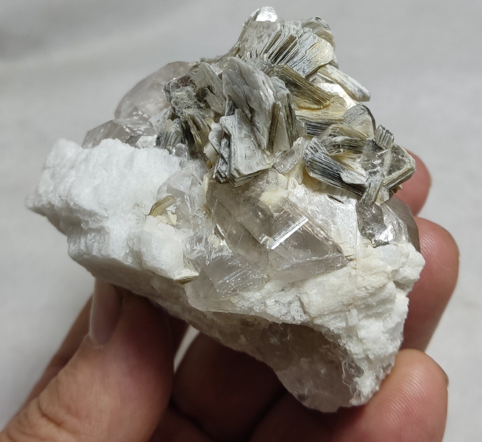 An amazing specimen of quartz with muscovite and albite 260 grams