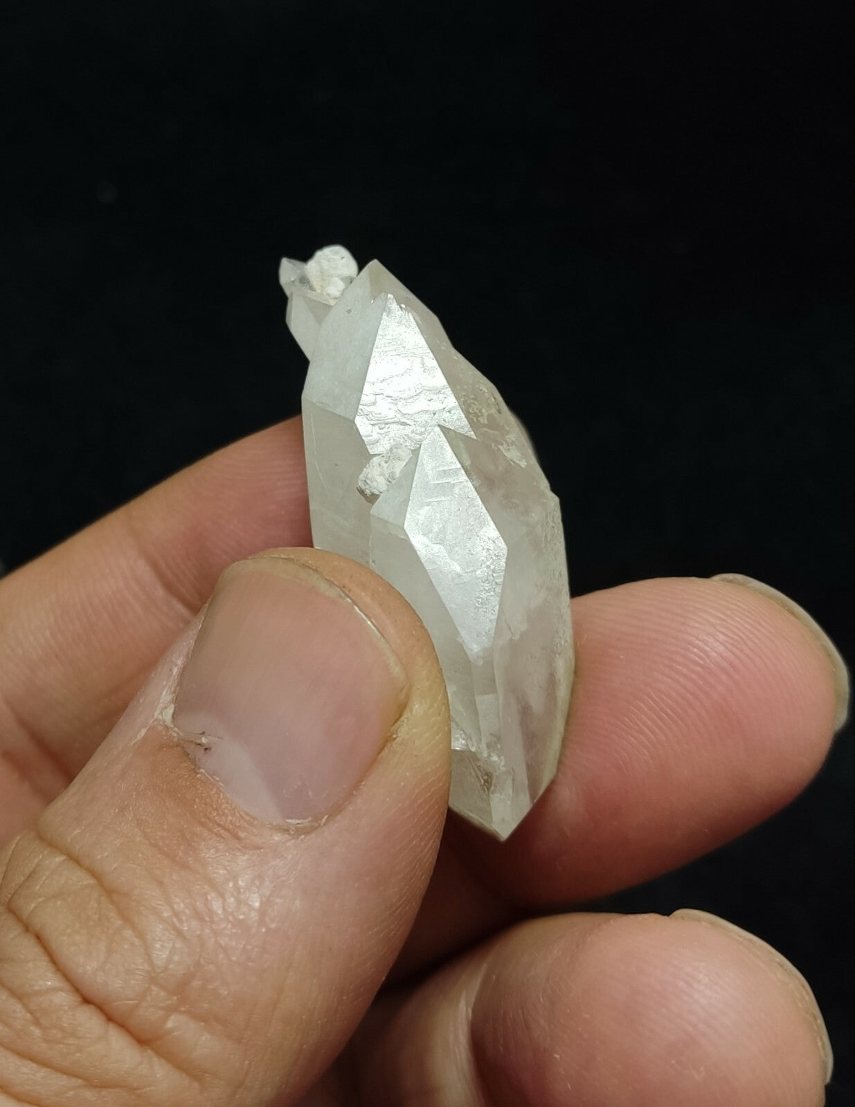 An amazing specimen of terminated faden Quartz crystal 14 grams