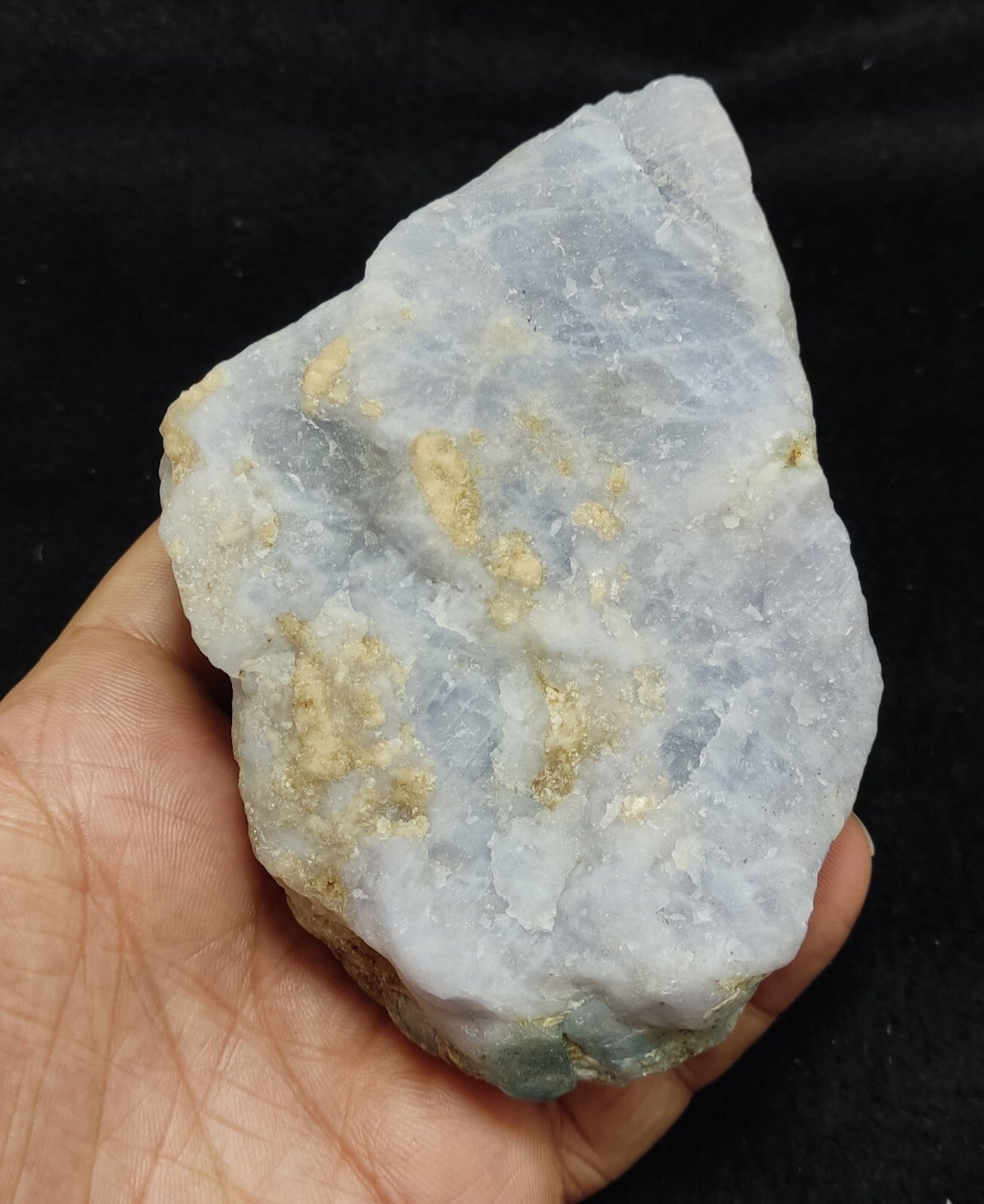 An Aesthetic Natural beautiful rough Hackmanite specimen 414 grams
