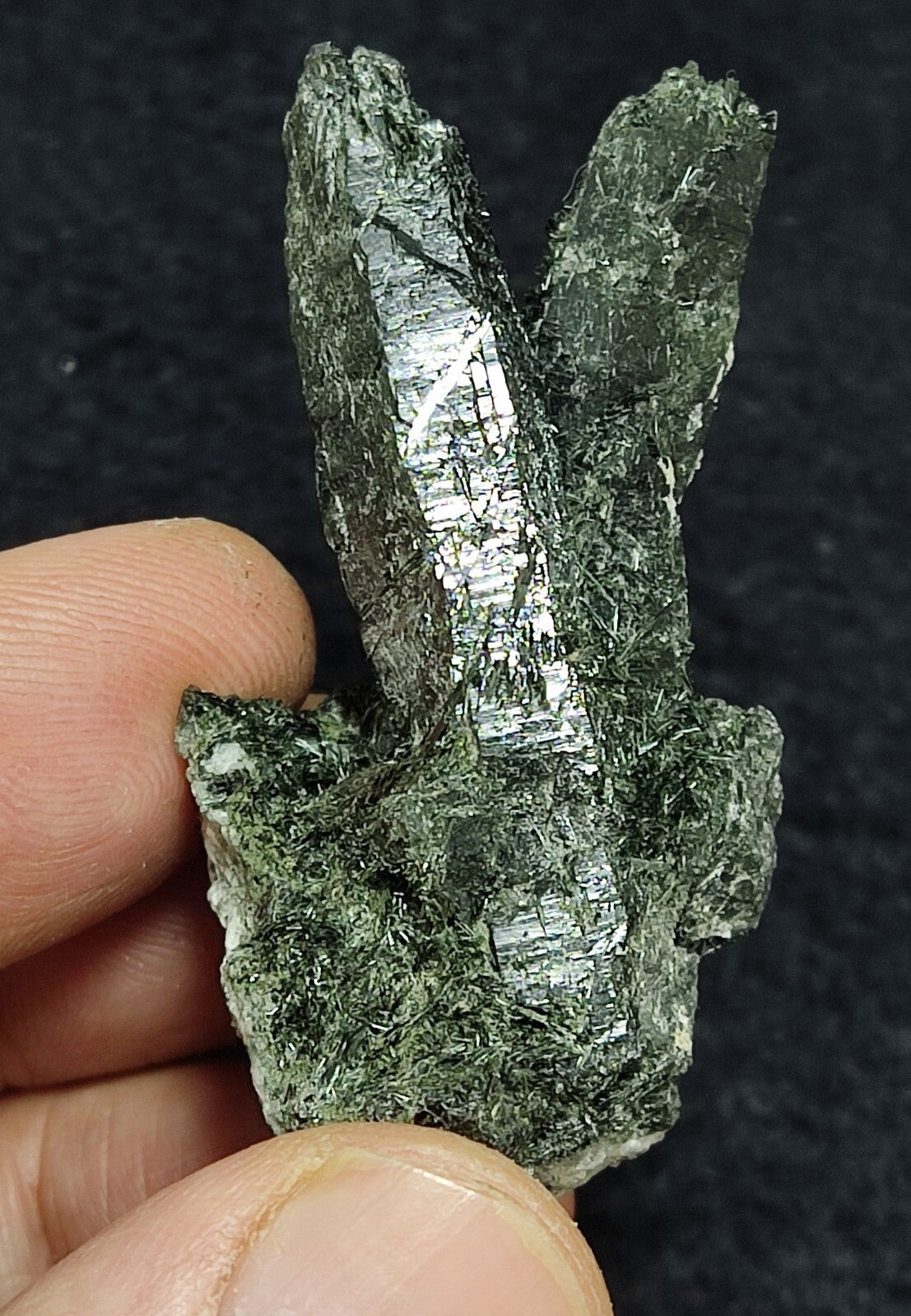 An Aesthetic Natural terminated Chlorite Quartz crystal specimen 32 grams
