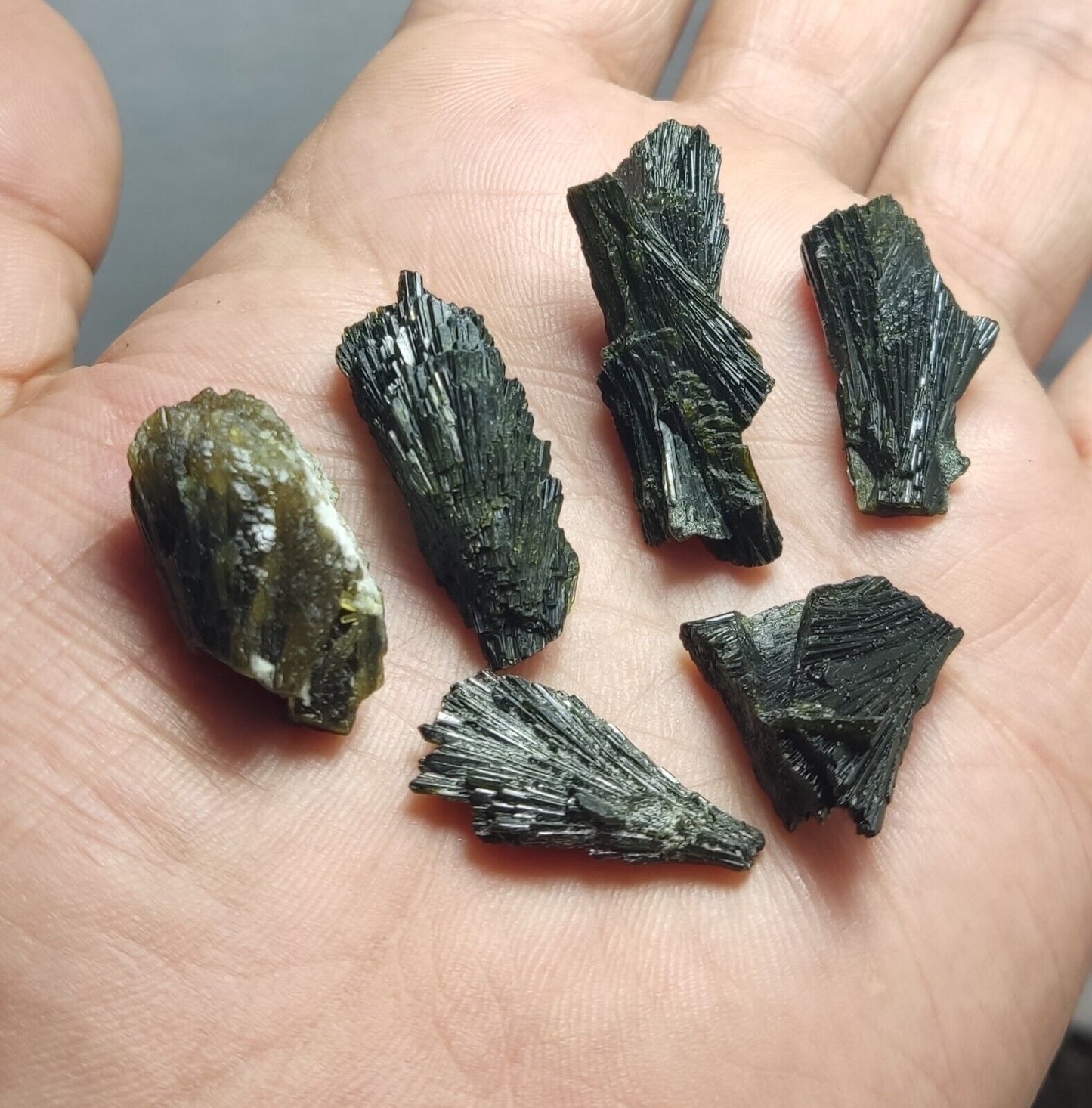 1000 grams epidote crystals
