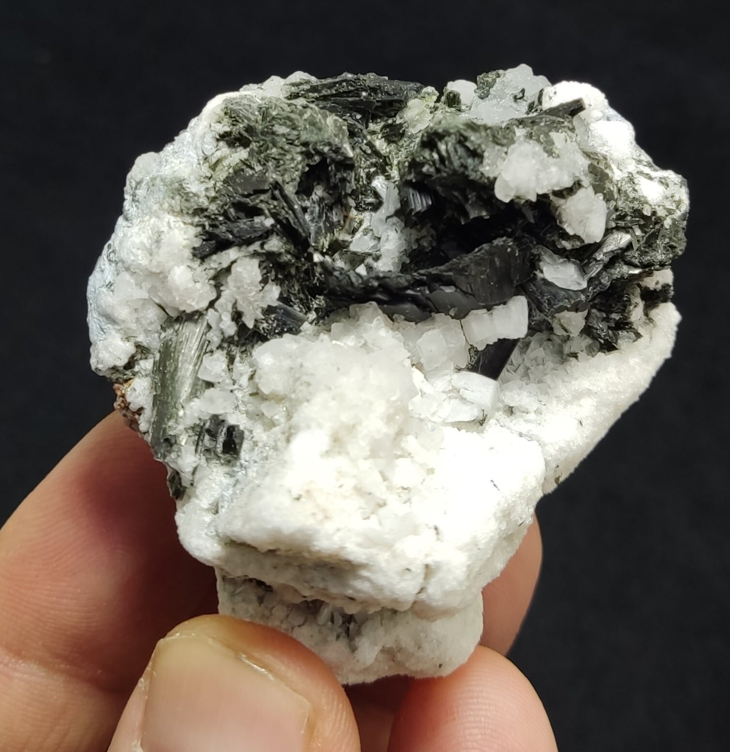 A very Aesthetic  Natural terminated aegirine specimen with albite 103 gram