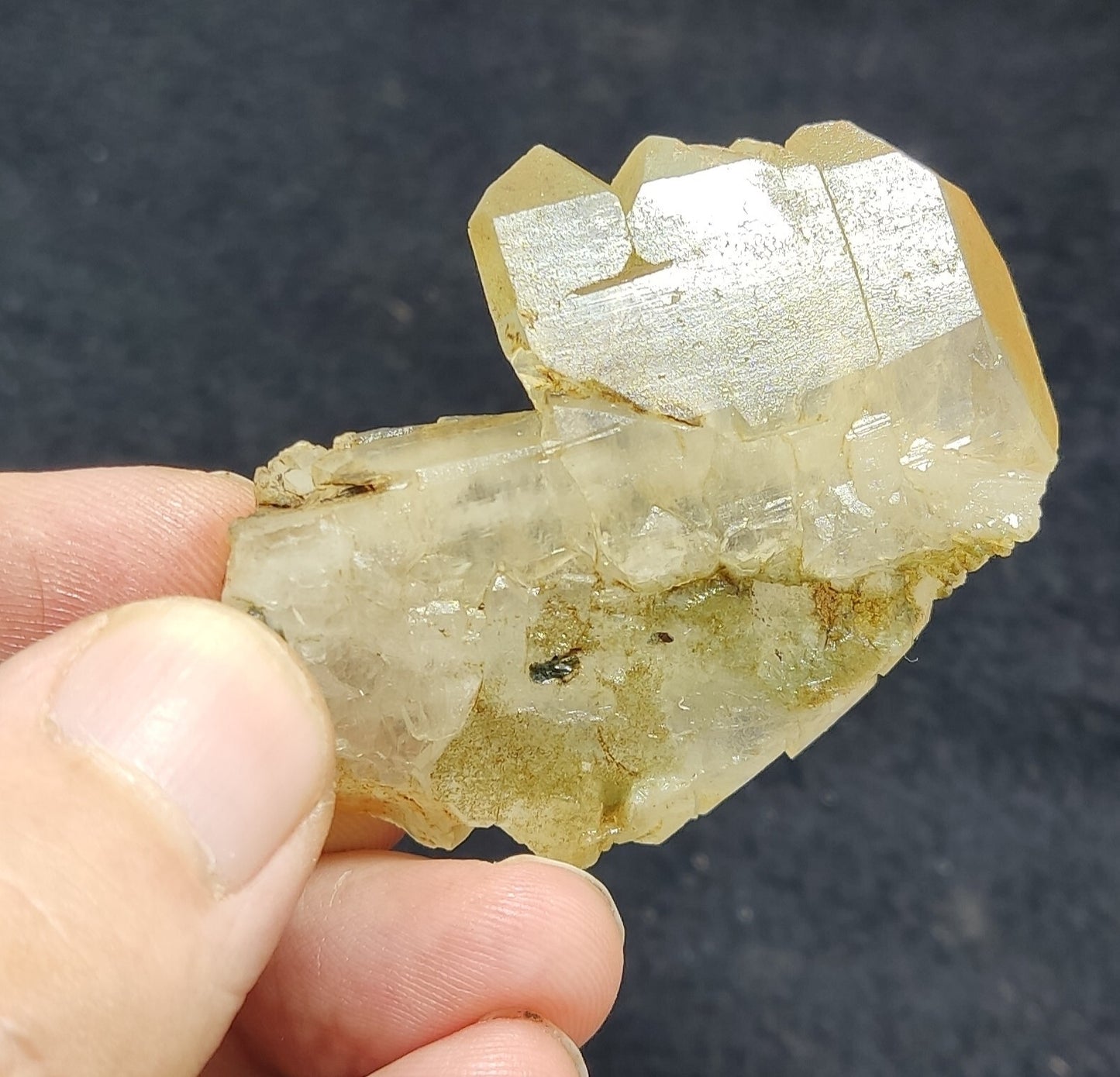 An Aesthetic Natural terminated quartz with Chlorite inclusions 40 grams