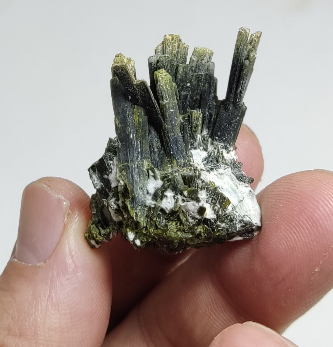 A very Aesthetic Natural beautifully terminated epidote cluster 15 grams