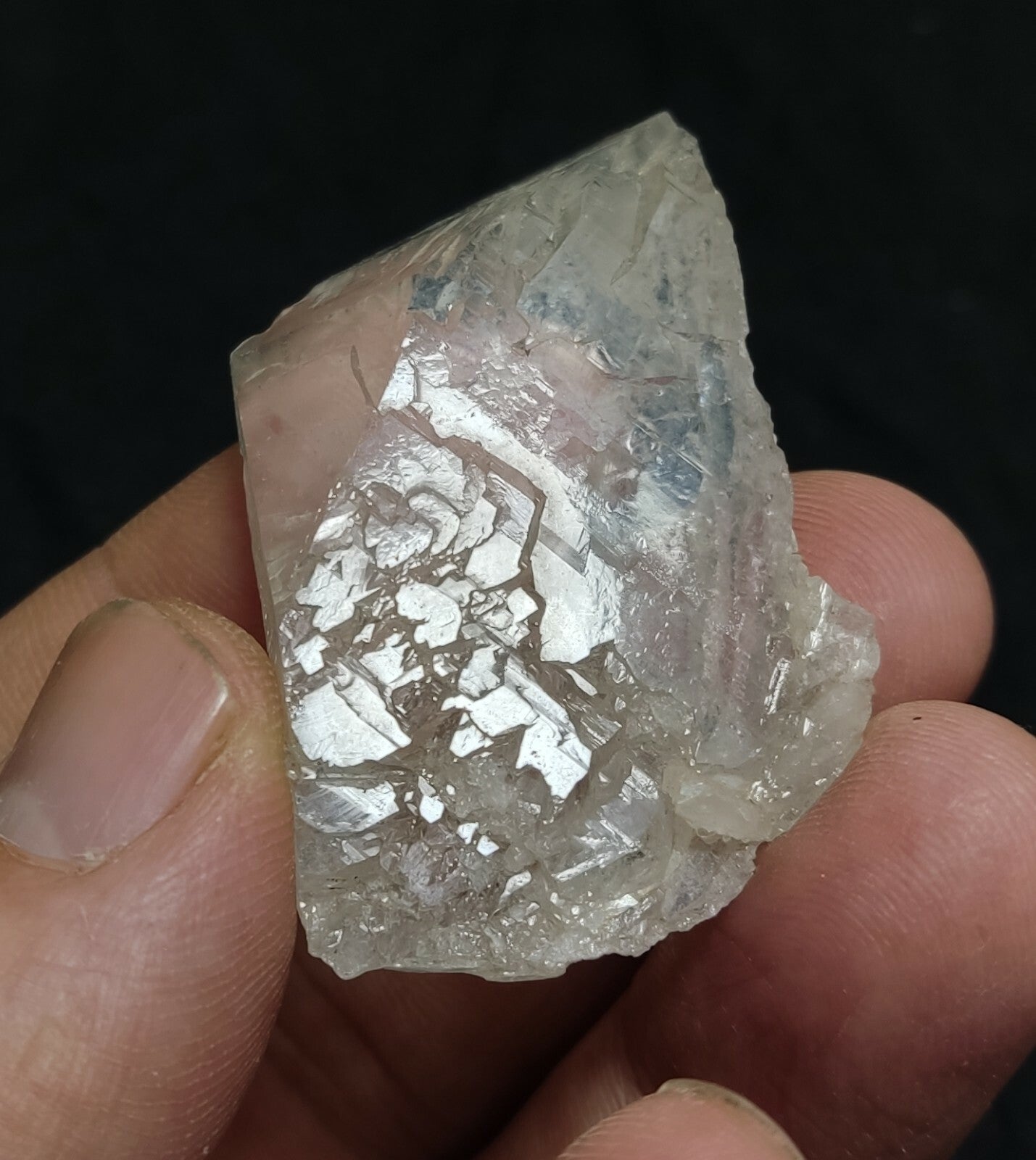 A very Aesthetic Natural beautifully terminated Quartz crystal 27 grams