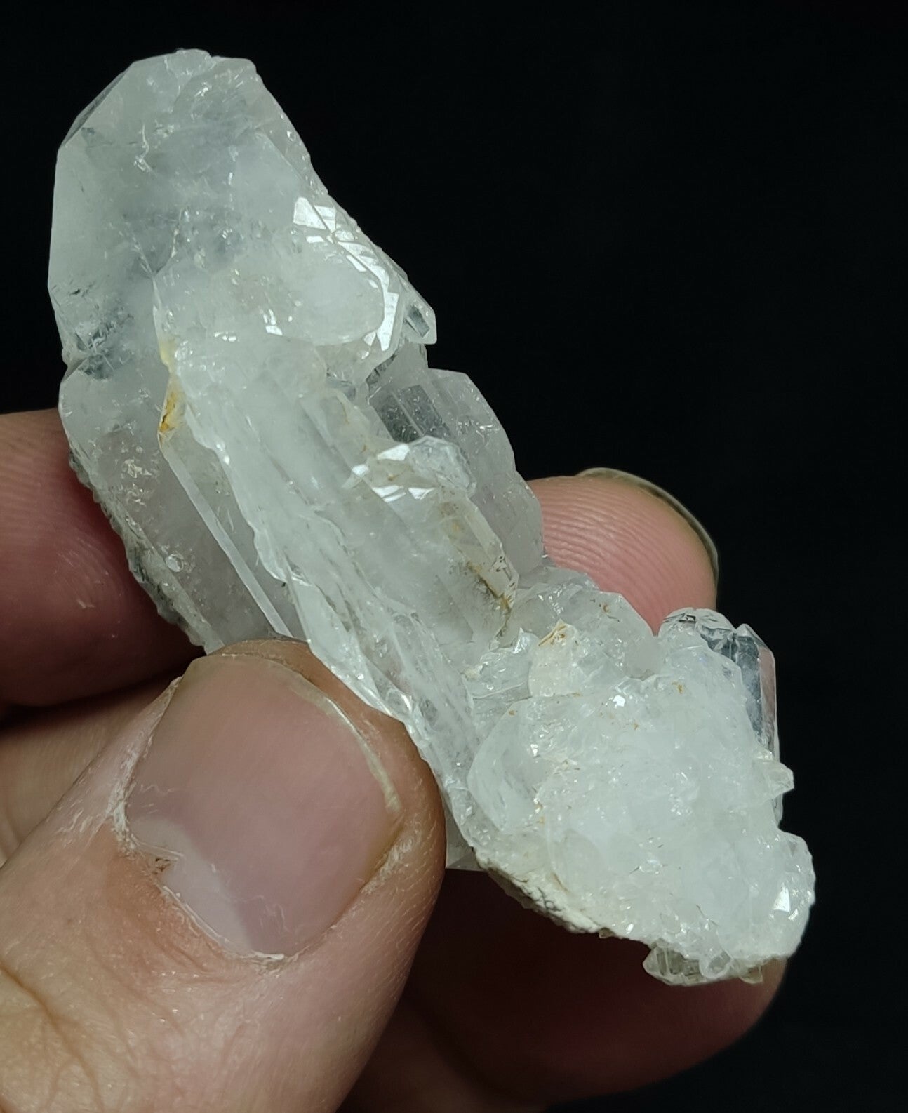 An amazing specimen of terminated faden Quartz crystal 32 grams