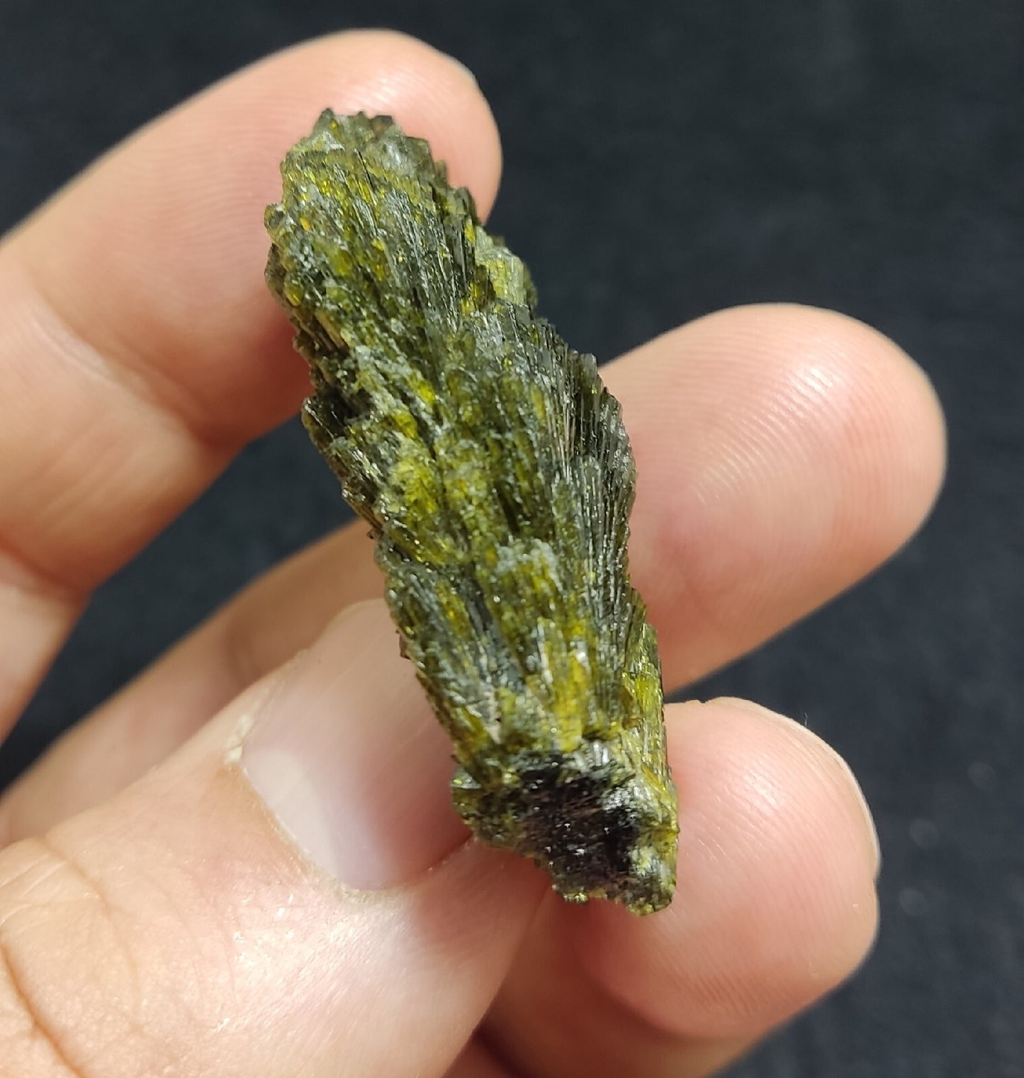 Single natural Epidote Crystal spray formations 21 grams
