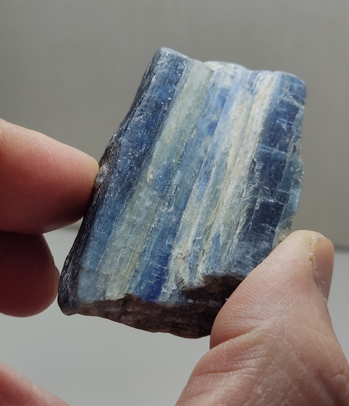 An Aesthetic specimen of blue kyanite crystal 93 grams