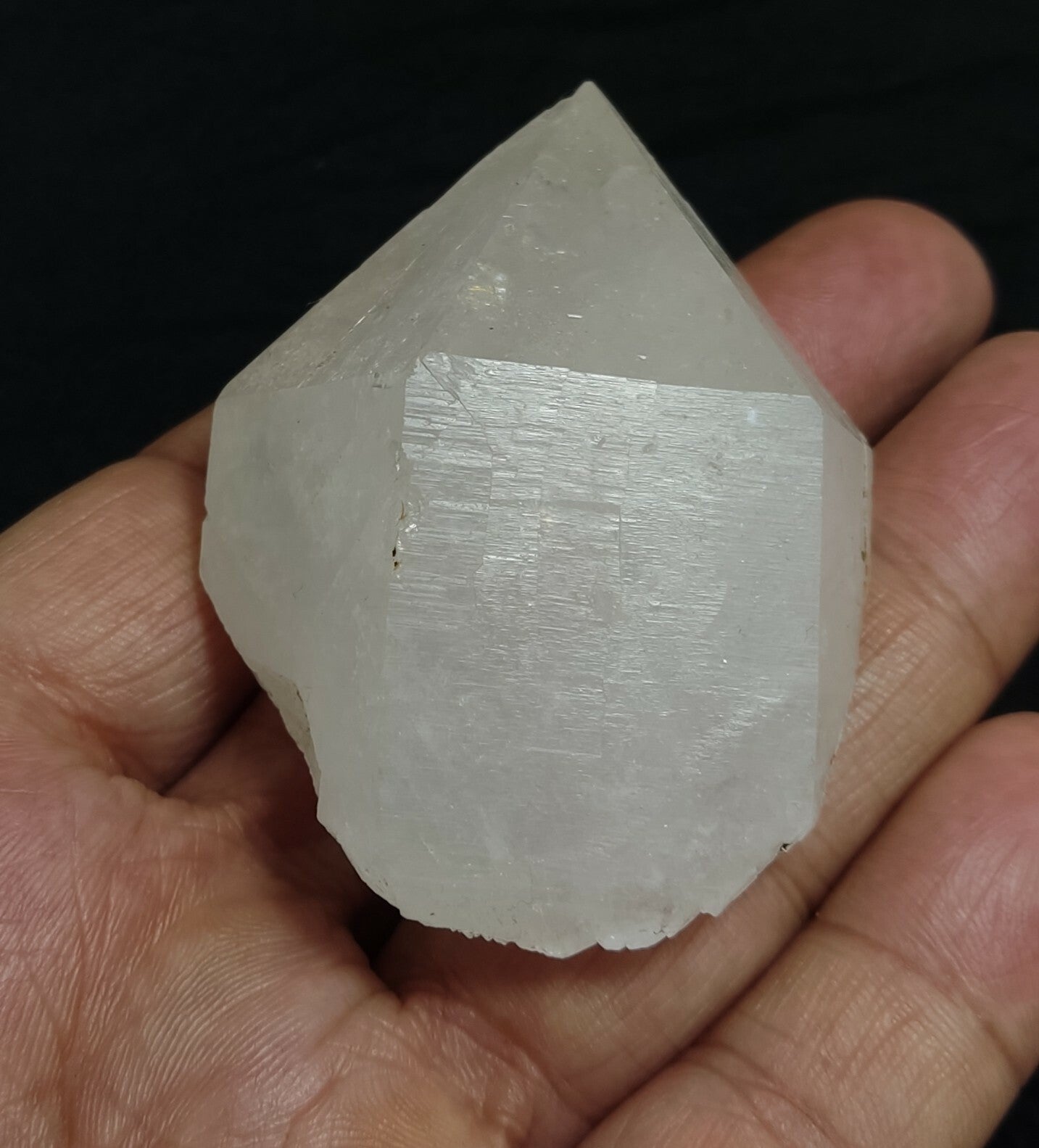 A very Aesthetic Natural beautifully terminated Quartz crystal 96 grams