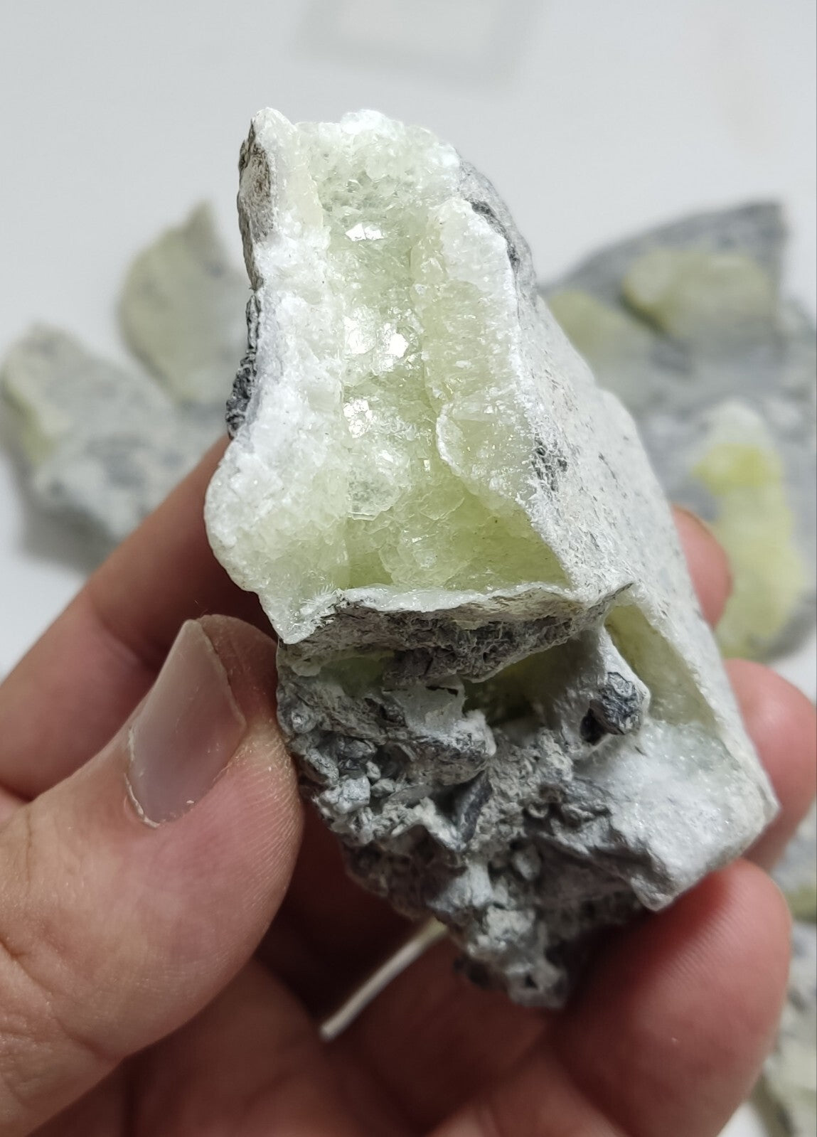 920 grams Brucite on matrix