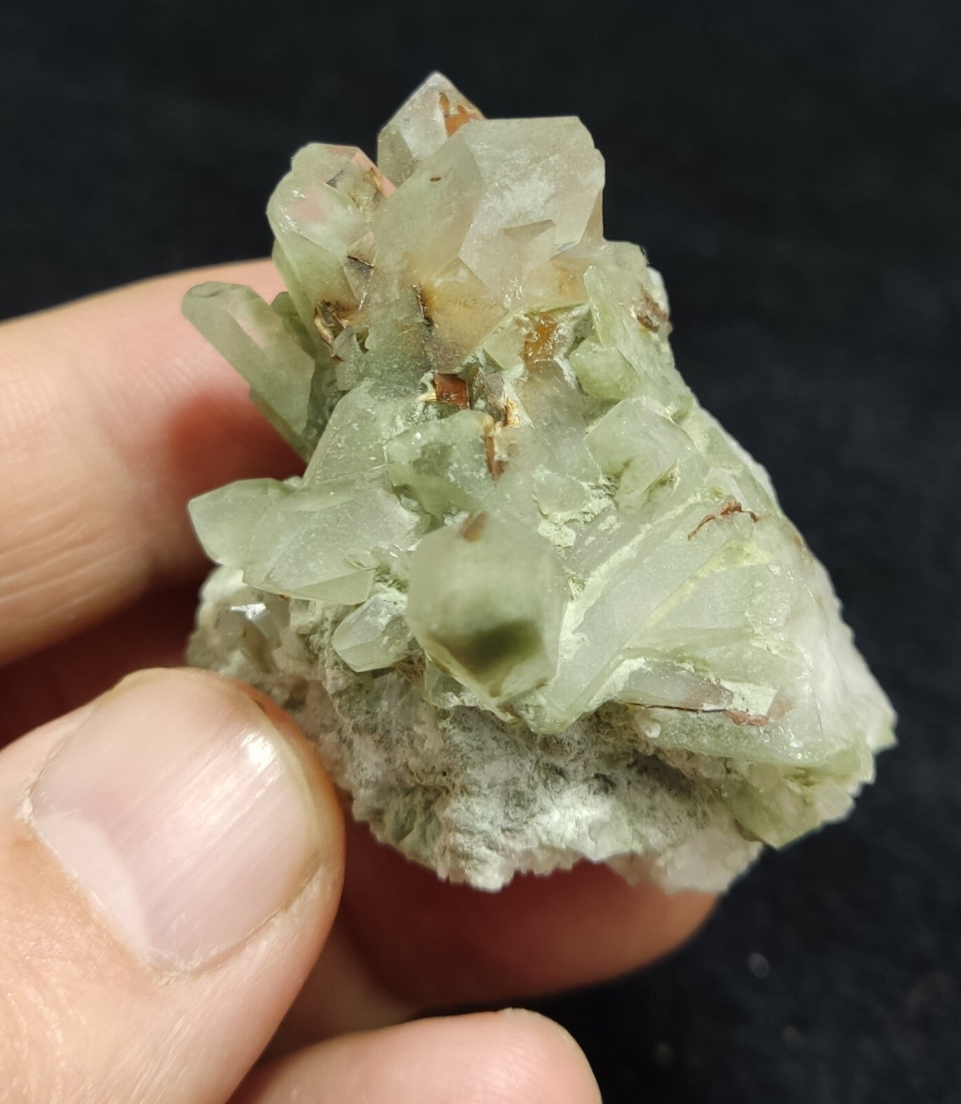 An Aesthetic terminated chlorite Quartz specimen with brookite 61 grams