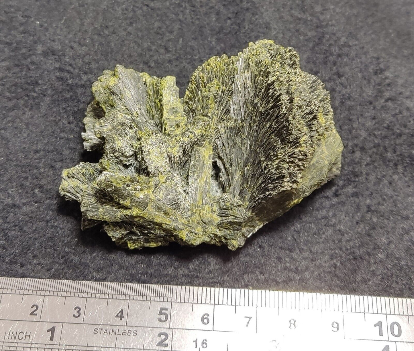 An aesthetic specimen of epidote crystal specimen 118 grams