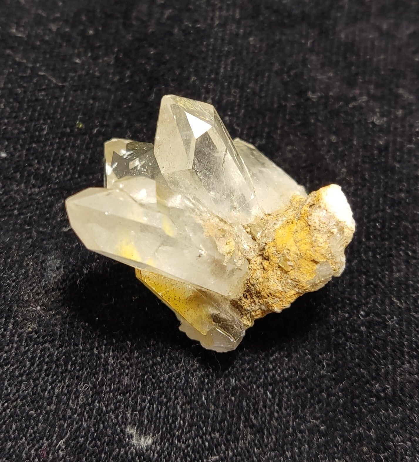 A small thumbna Aesthetic Natural beautifully terminated Quartz cluster 11 grams