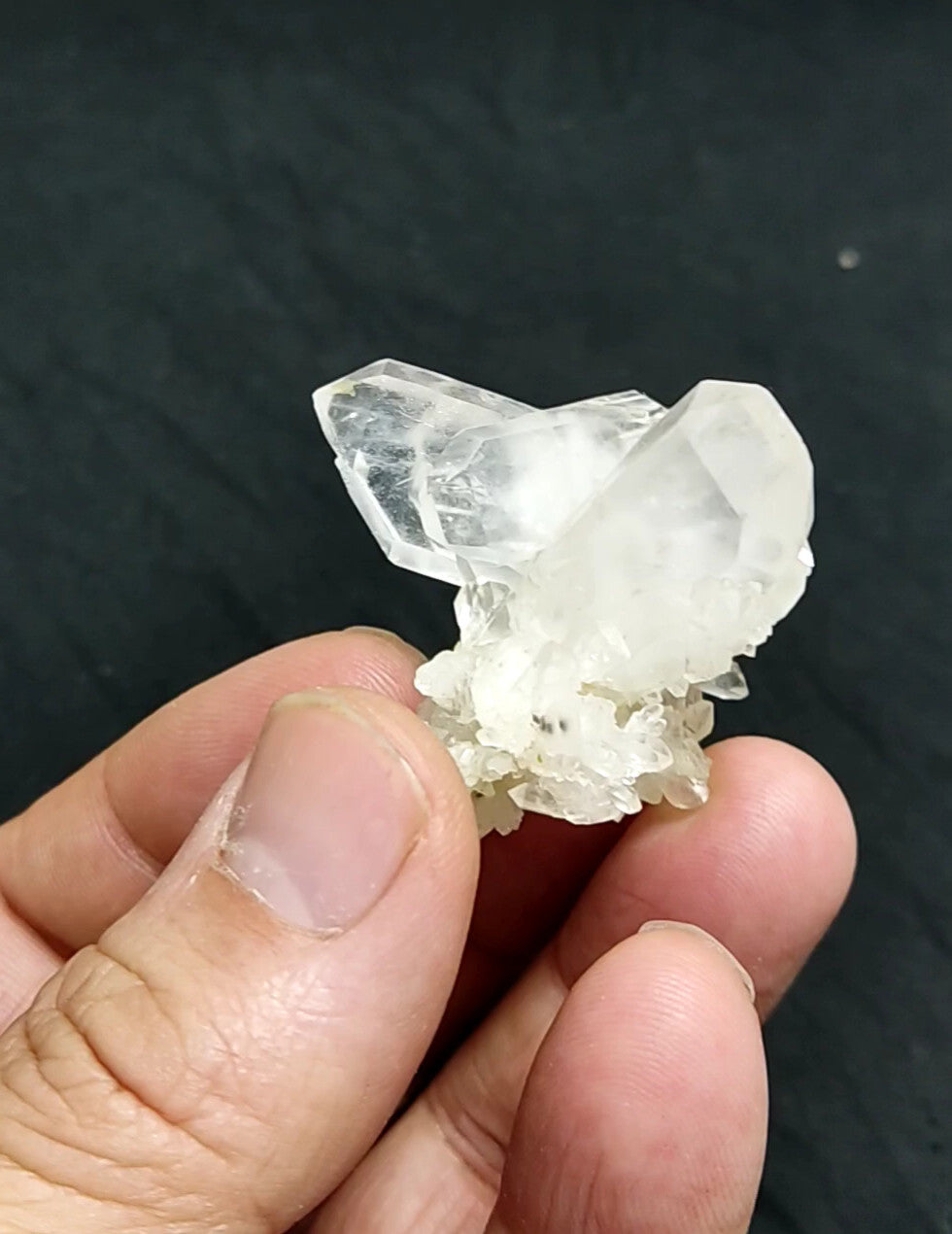 An amazing specimen of terminated Quartz crystal 28 grams