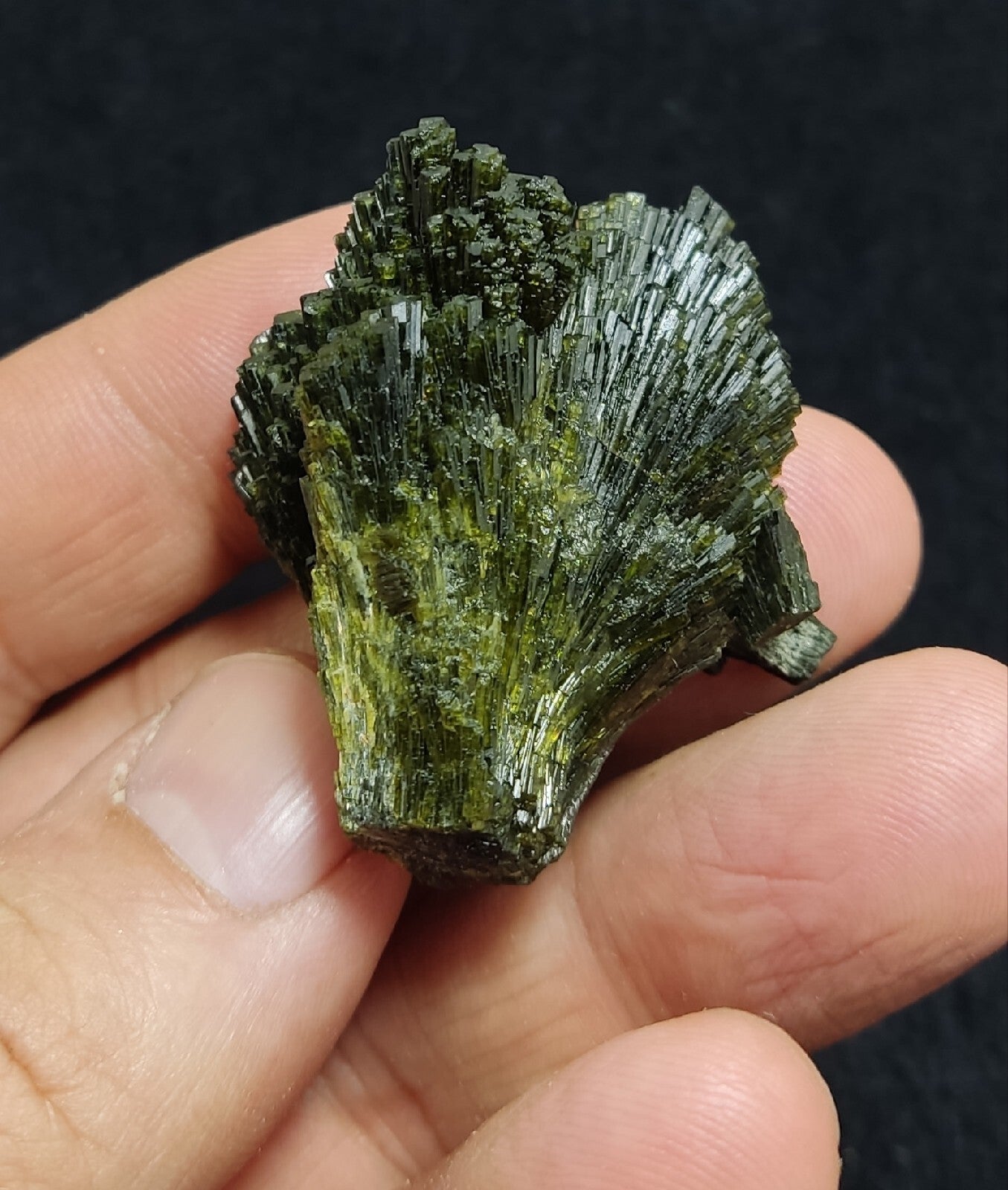 Single natural Epidote Crystal spray formations 32 grams
