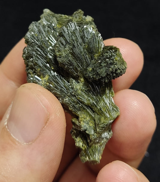 Single natural Epidote Crystal spray formations 29 grams