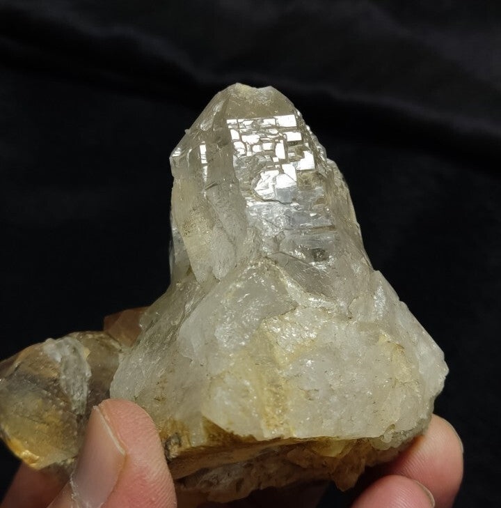 Natural terminated Quartz Crystal Specimen 253 grams