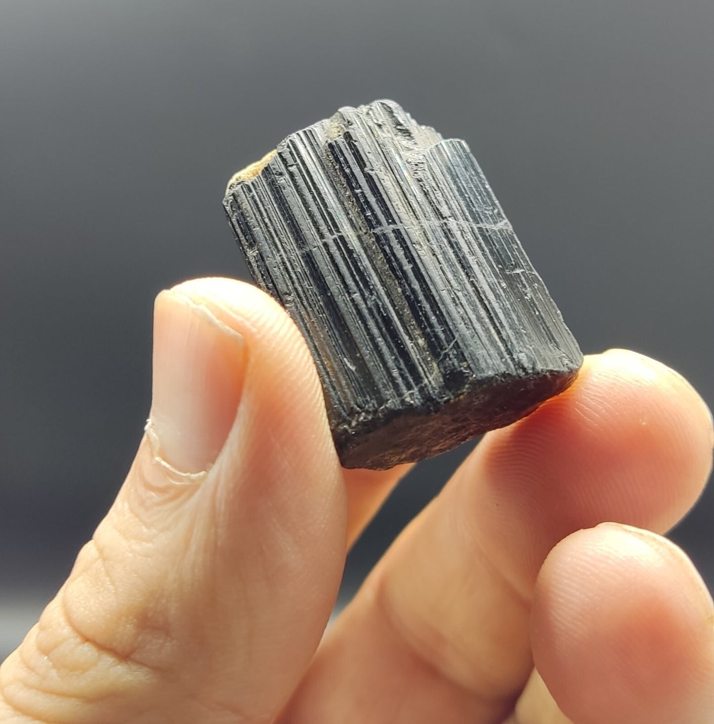 An amazing specimen of terminated black tourmaline 32 grams