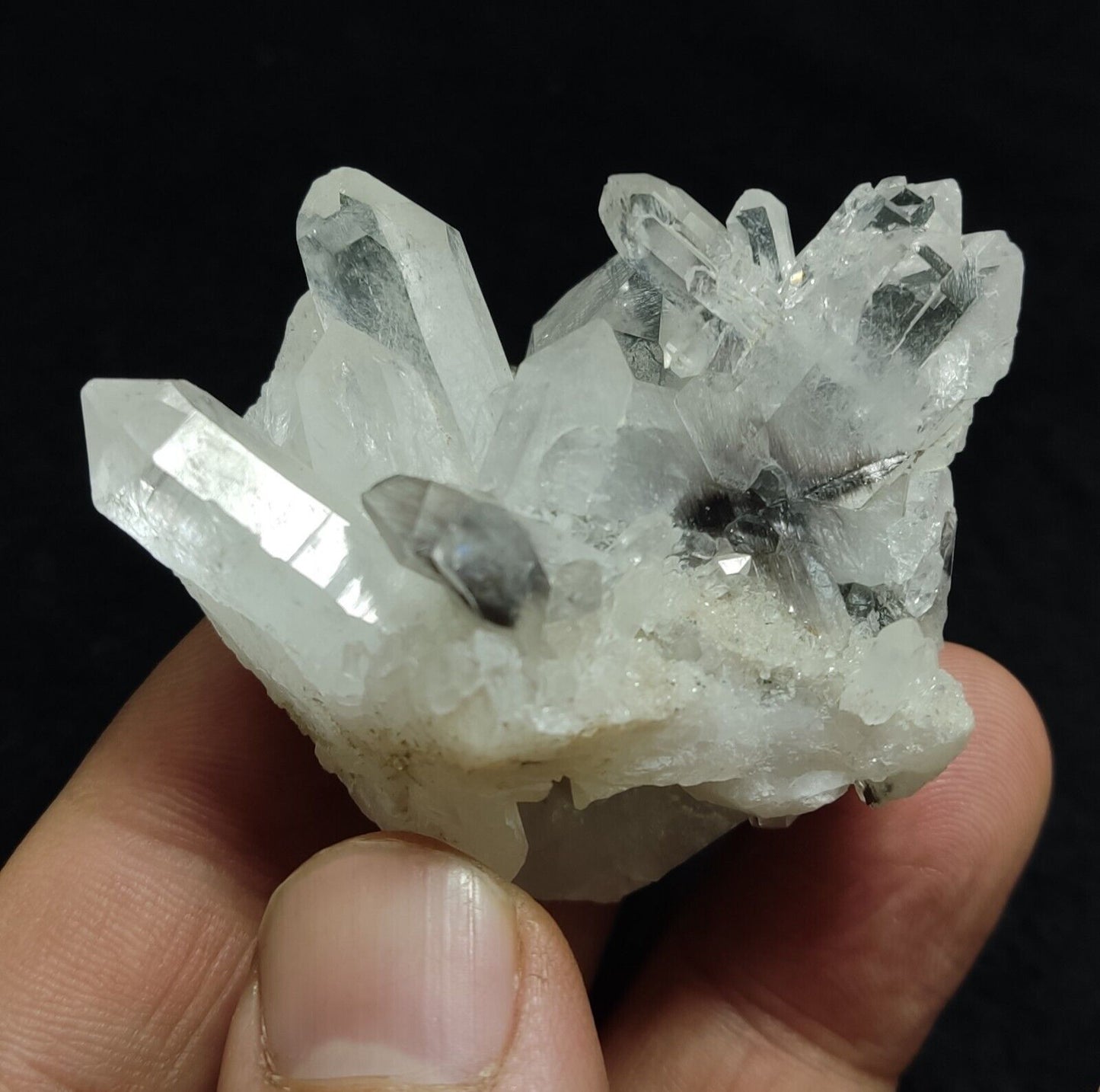 A very Aesthetic Natural terminated brookite Quartz cluster 85 grams