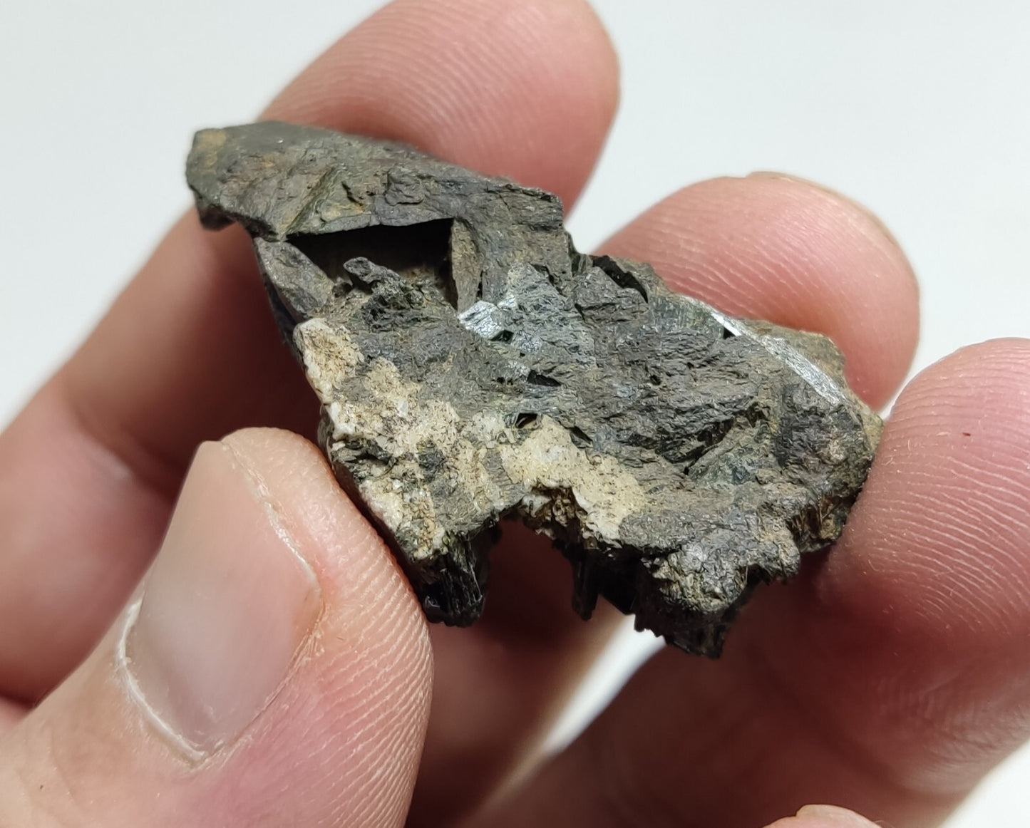 An aesthetic specimen of terminated aegirine crystal cluster 13 grams