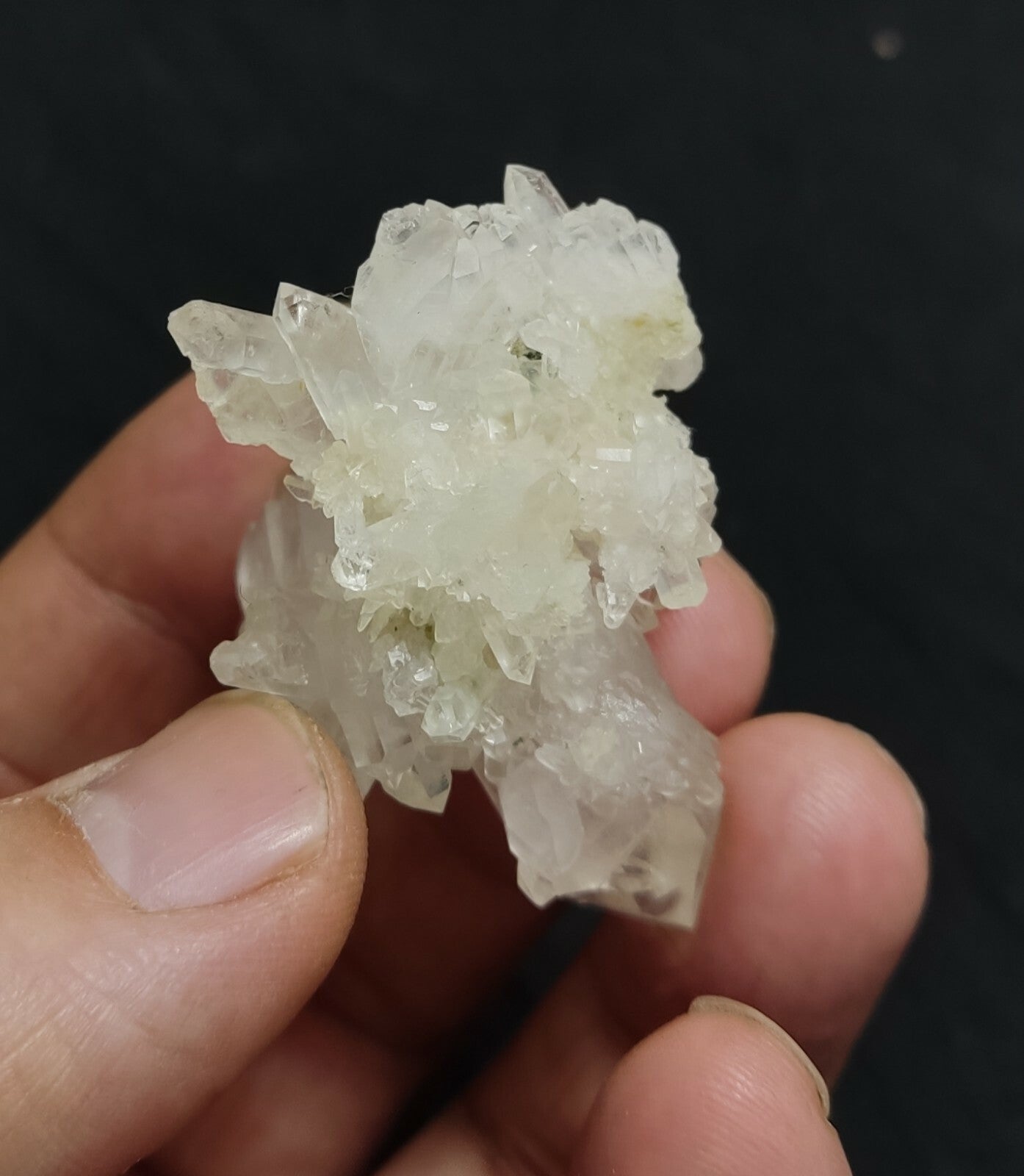 An amazing specimen of terminated Quartz crystal 28 grams