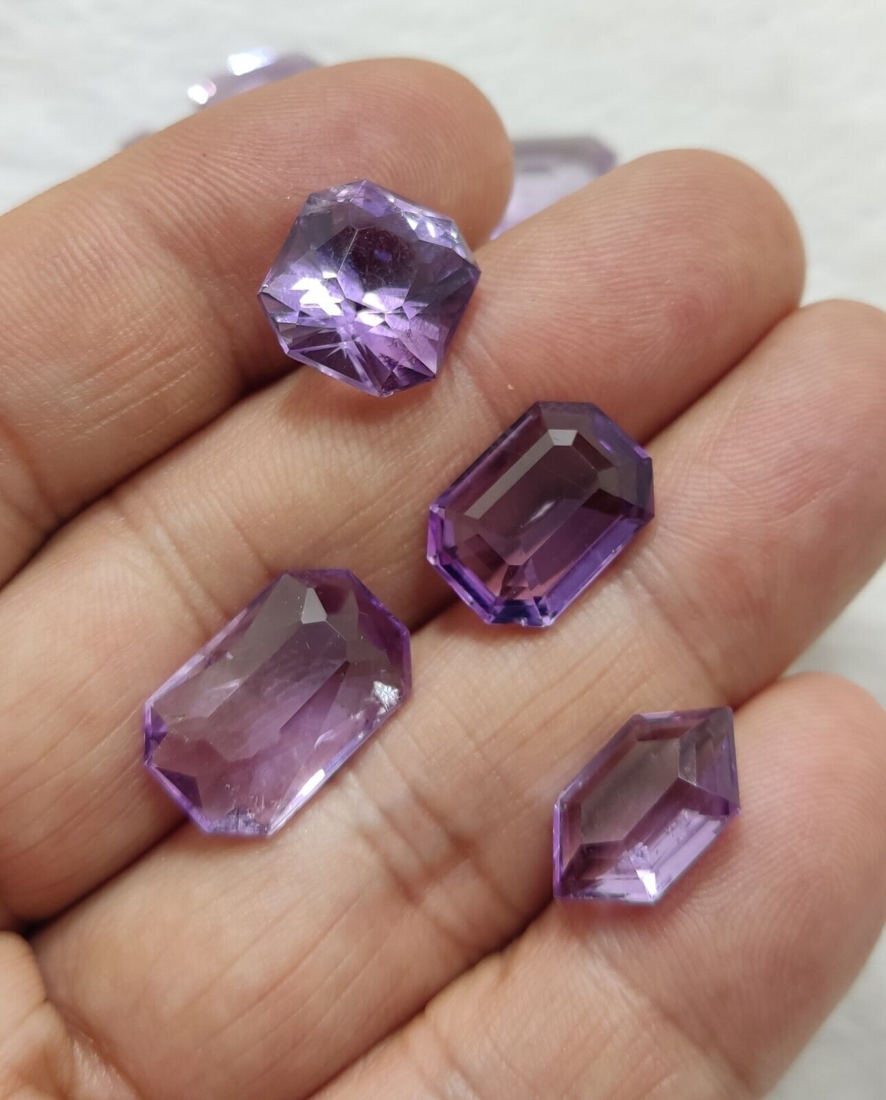 80 Carats Amethyst gemstones