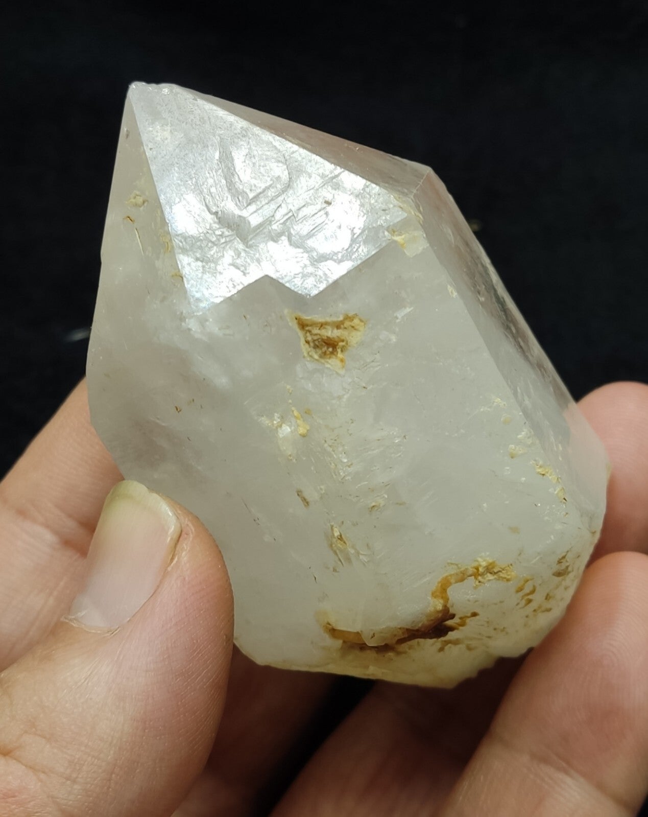 An Aesthetic specimen of quartz crystal specimen 162 grams