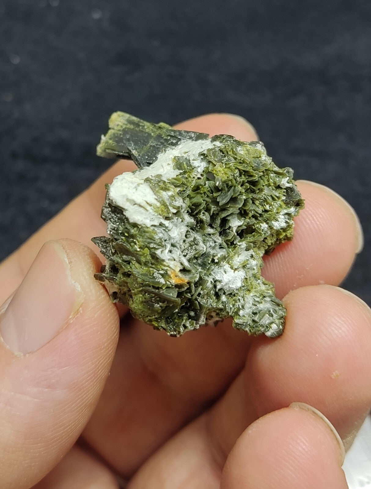 A very Aesthetic Natural beautifully terminated epidote cluster 15 grams