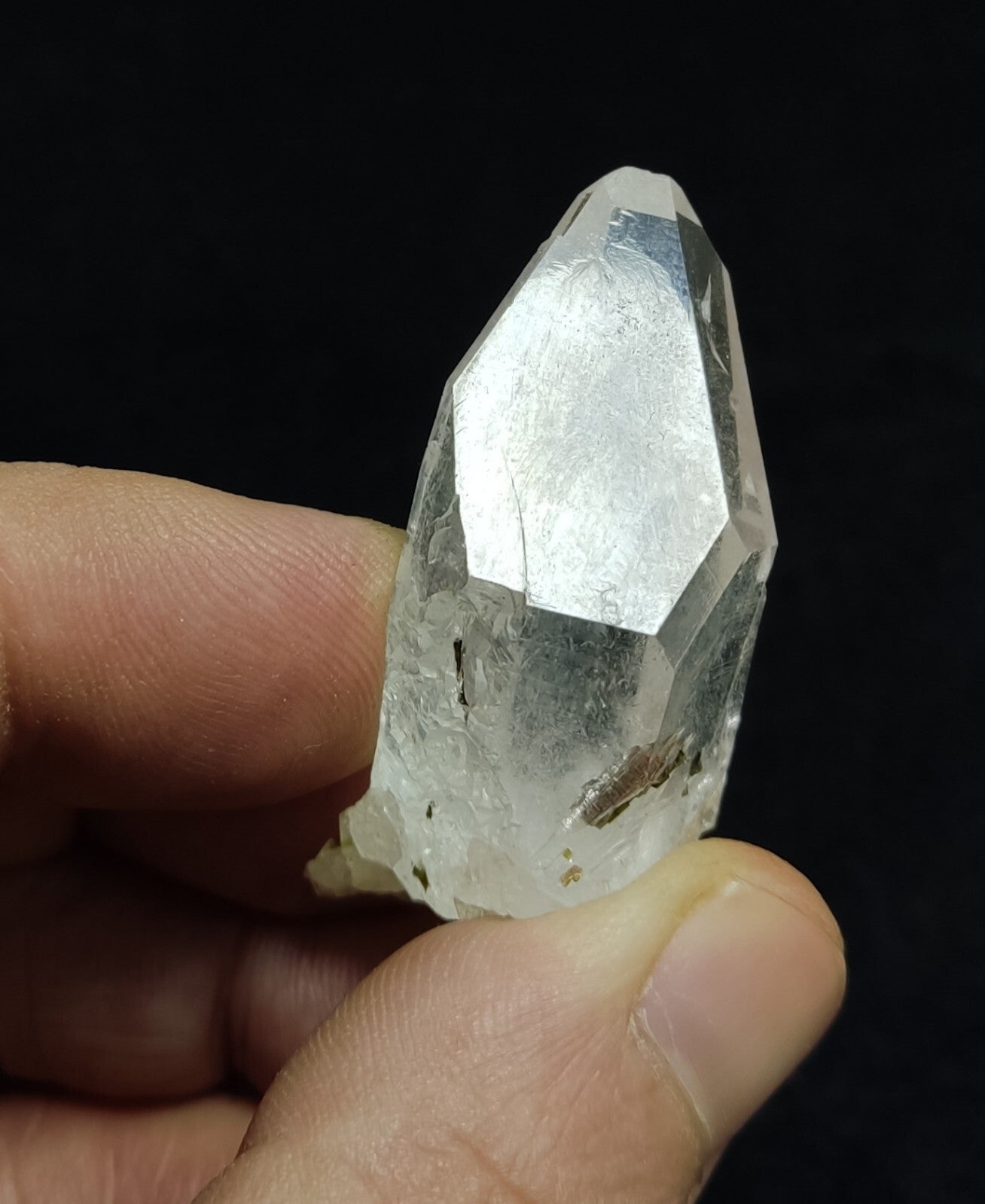 An Aesthetic terminated clear quartz with some epidote inclusions 20 grams