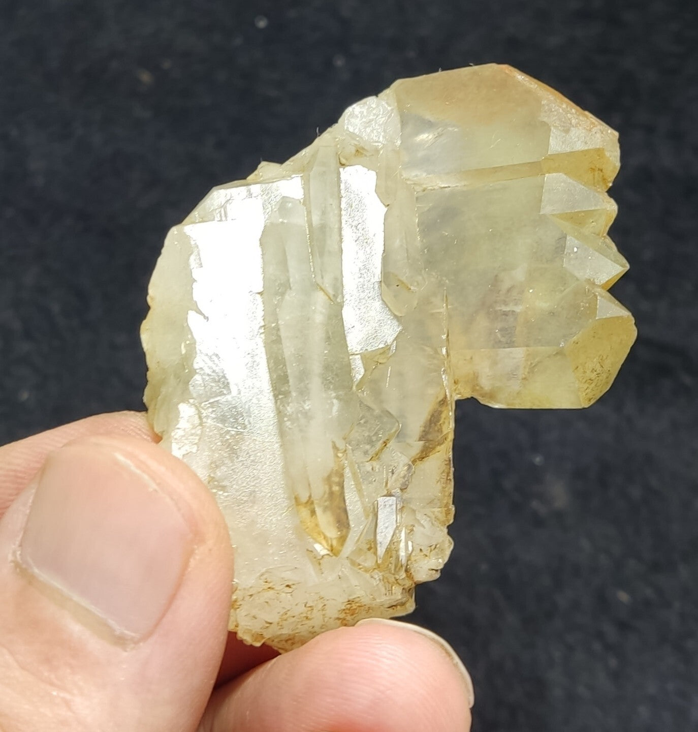 An Aesthetic Natural terminated quartz with Chlorite inclusions 40 grams