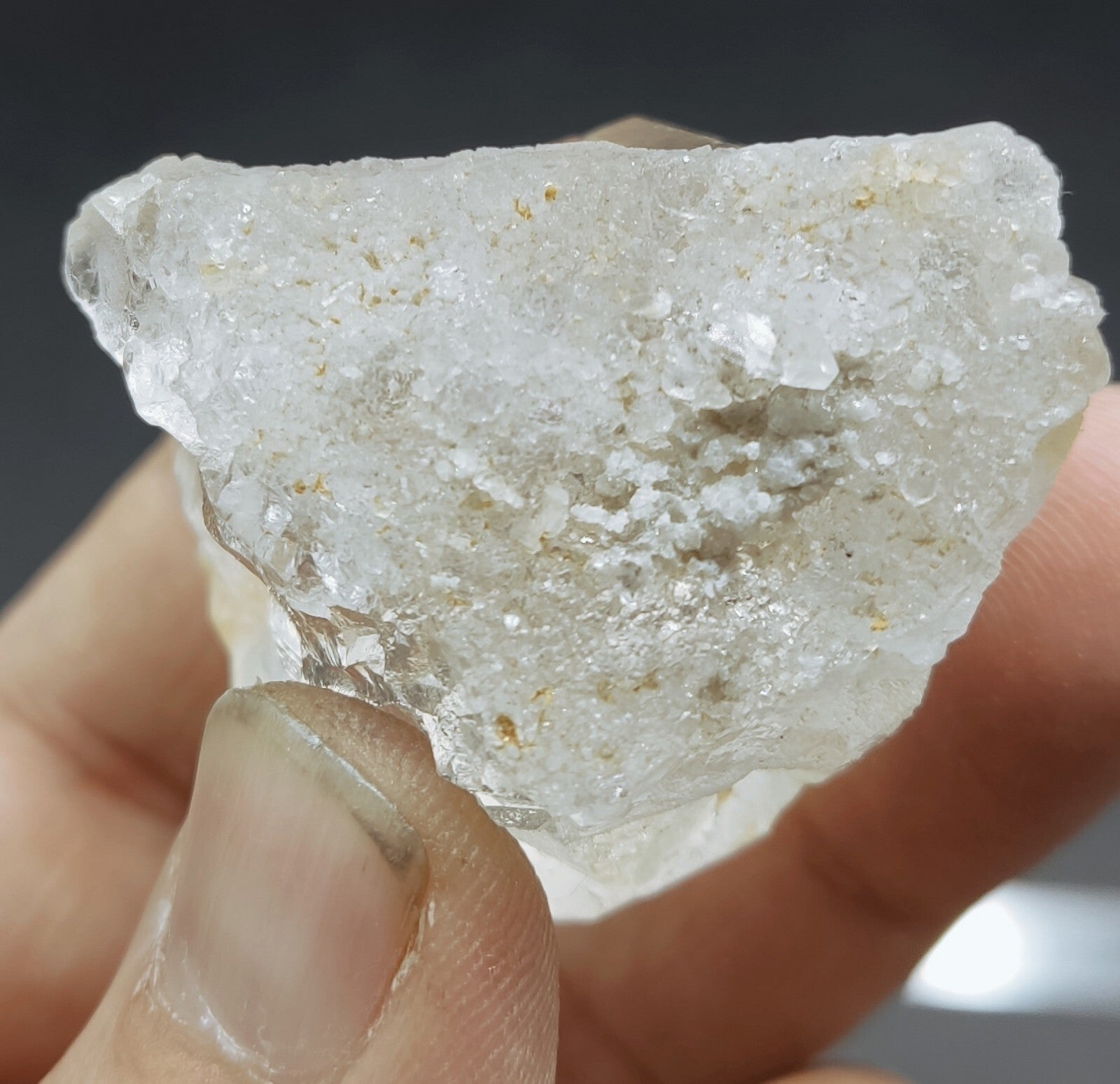 An Aesthetic terminated specimen of Quartz crystal 77 grams