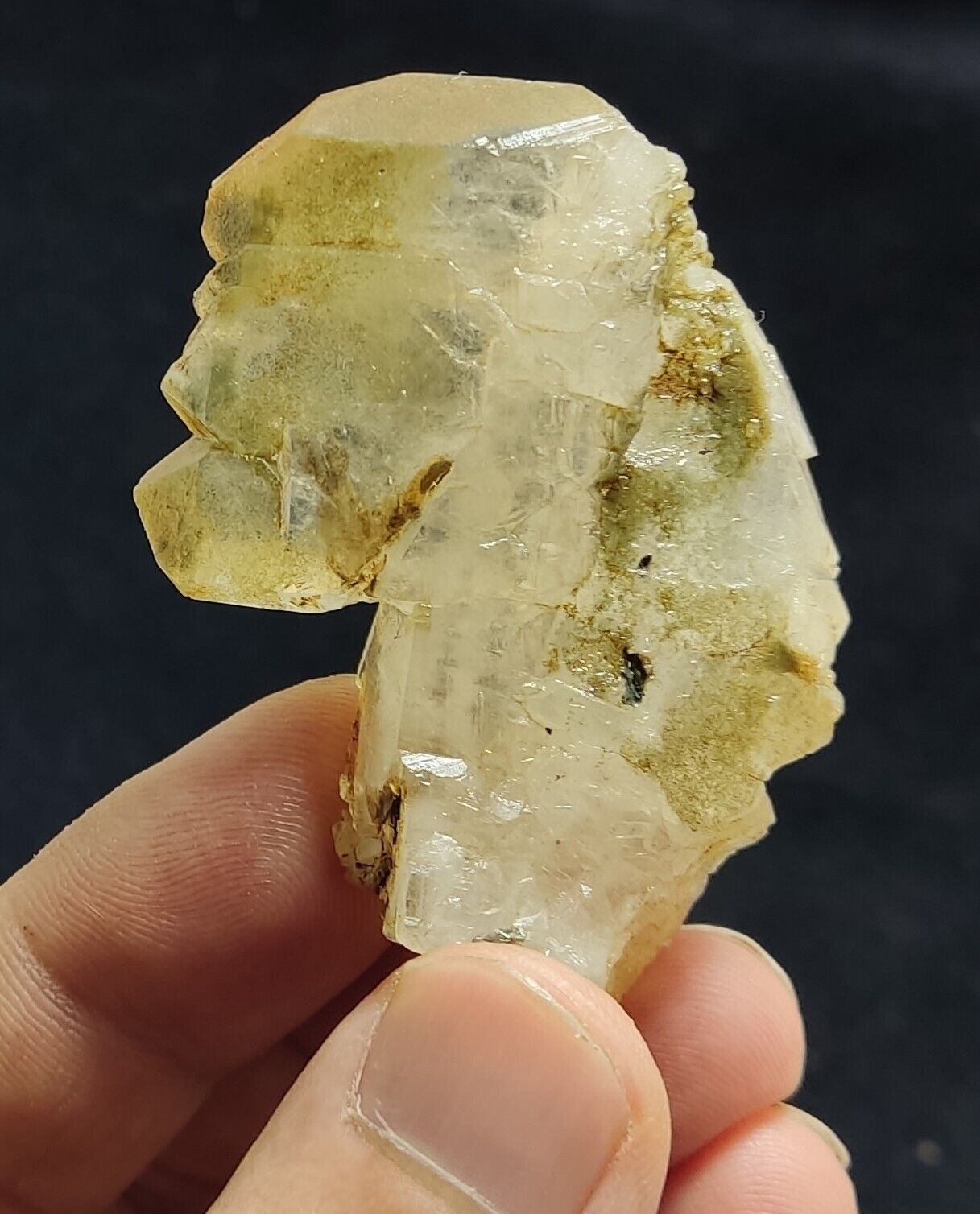 An Aesthetic Natural terminated quartz with Chlorite inclusions 40 grams