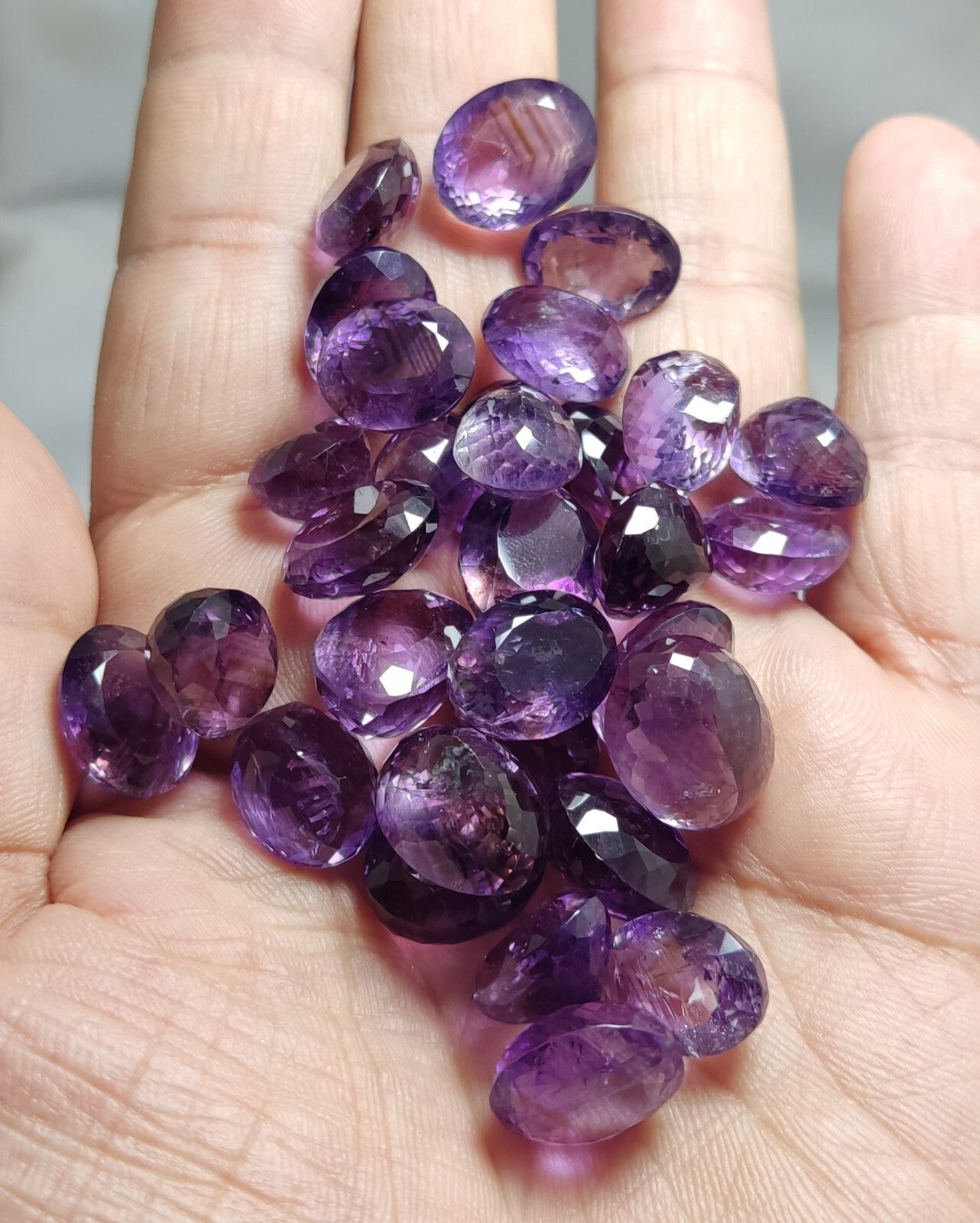 290 Carats Amethyst gemstones