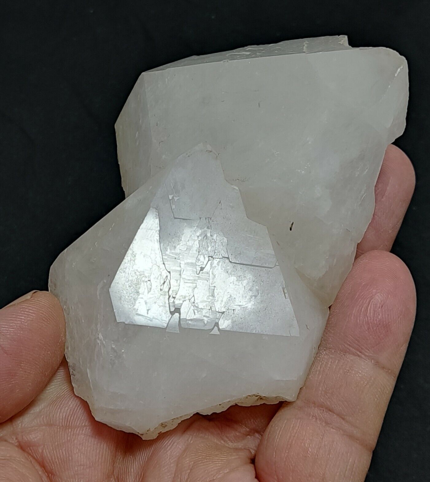 A very Aesthetic Natural beautifully terminated Quartz crystal 244 grams