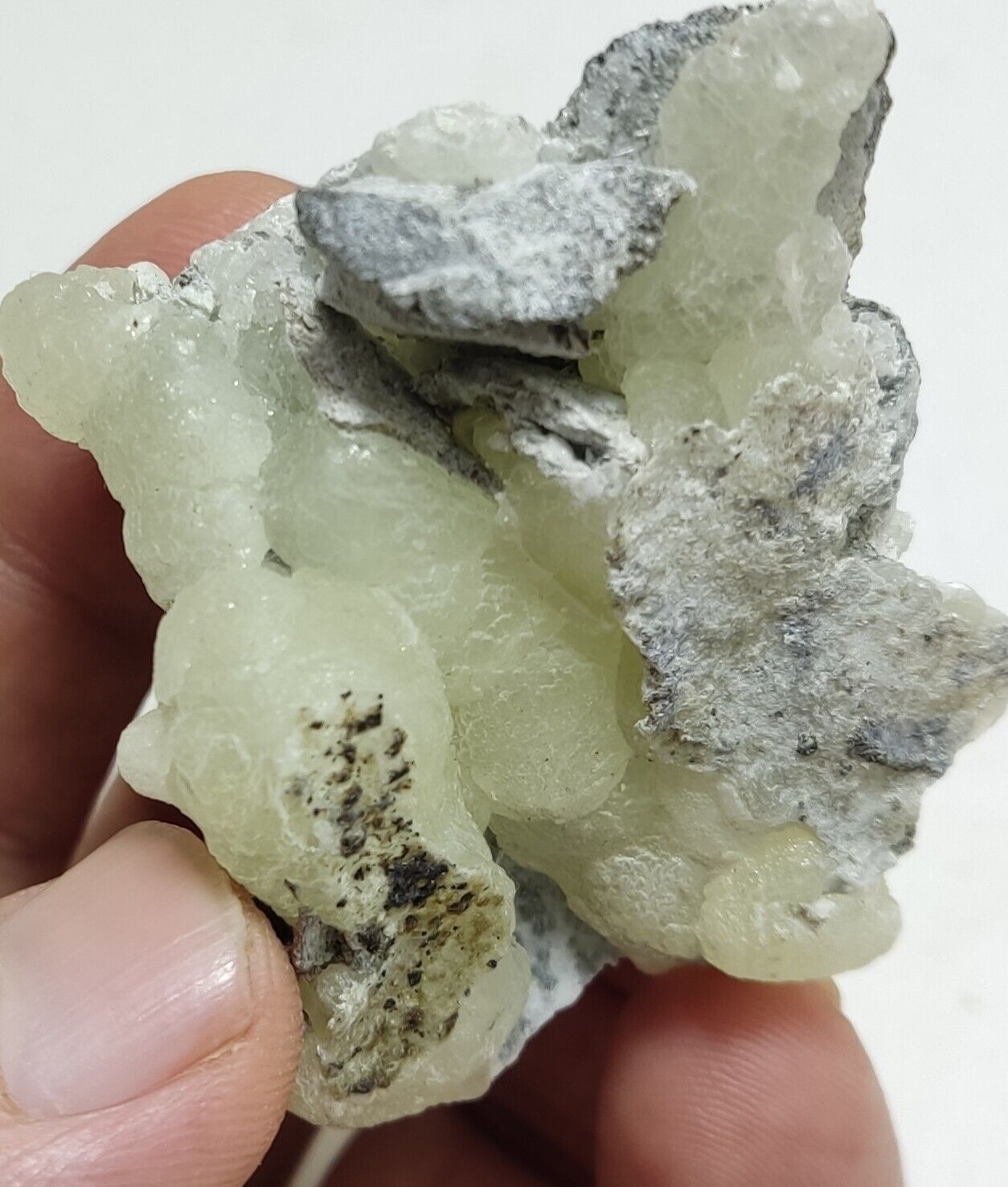 An Aesthetic Natural specimen of brucite with chromite 60 grams