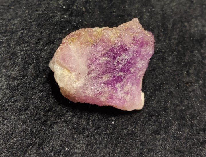 19 grams Highly Tenebrescent Fluorescent Hackmanite Specimen