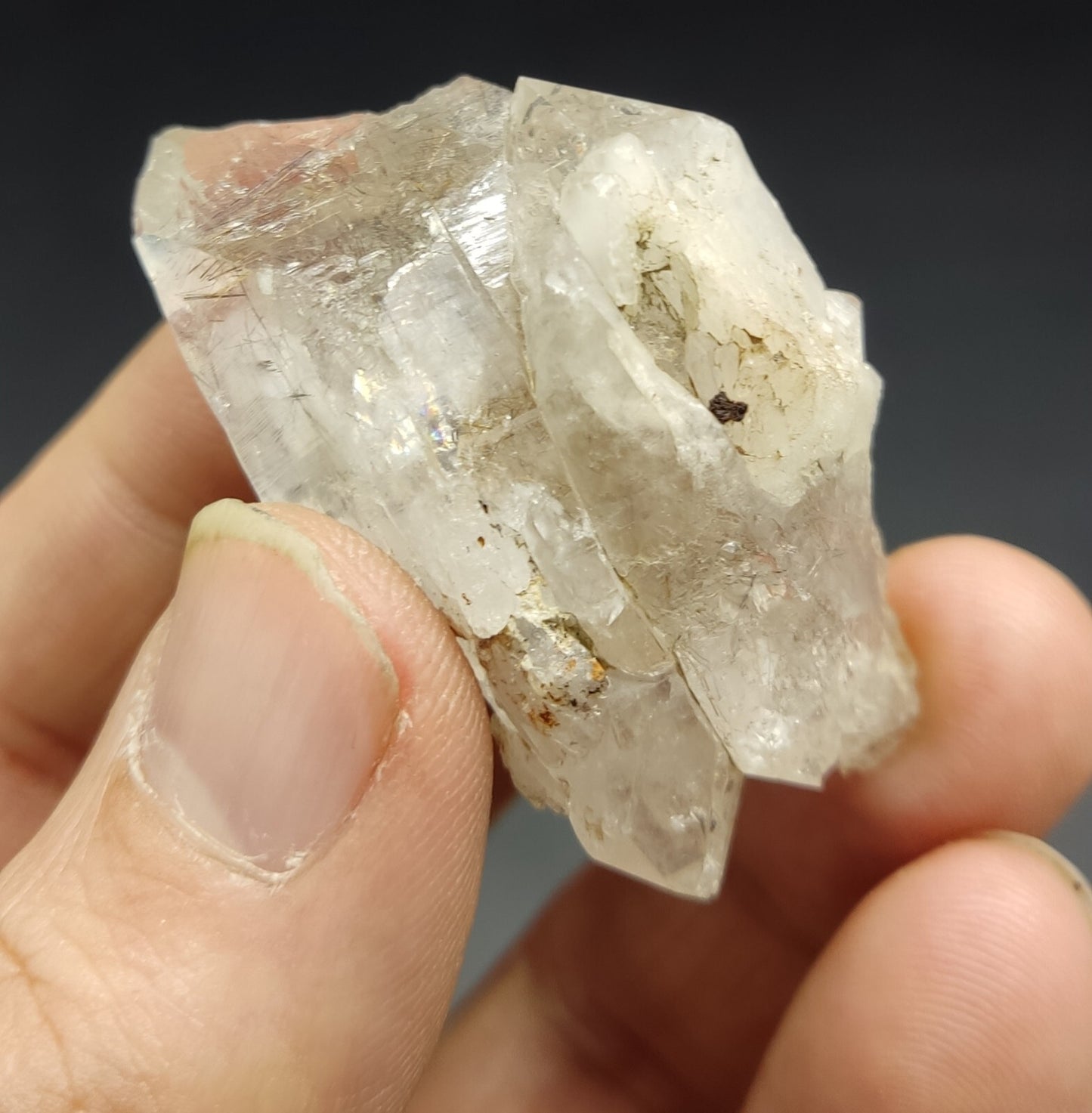 An Aesthetic specimen of rutiles included quartz crystal 37 grams