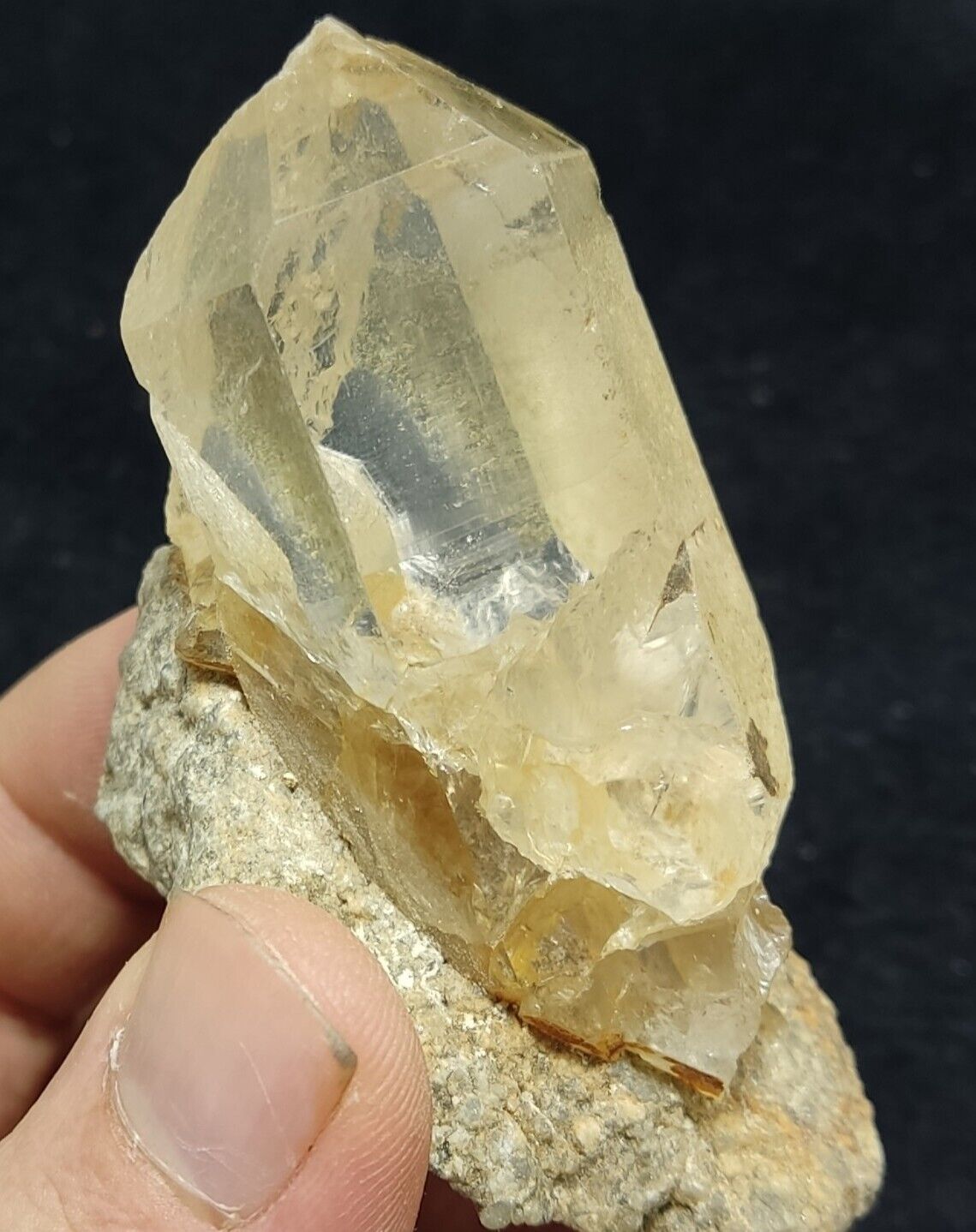 An Aesthetic Natural terminated Quartz crystal specimen 121 grams