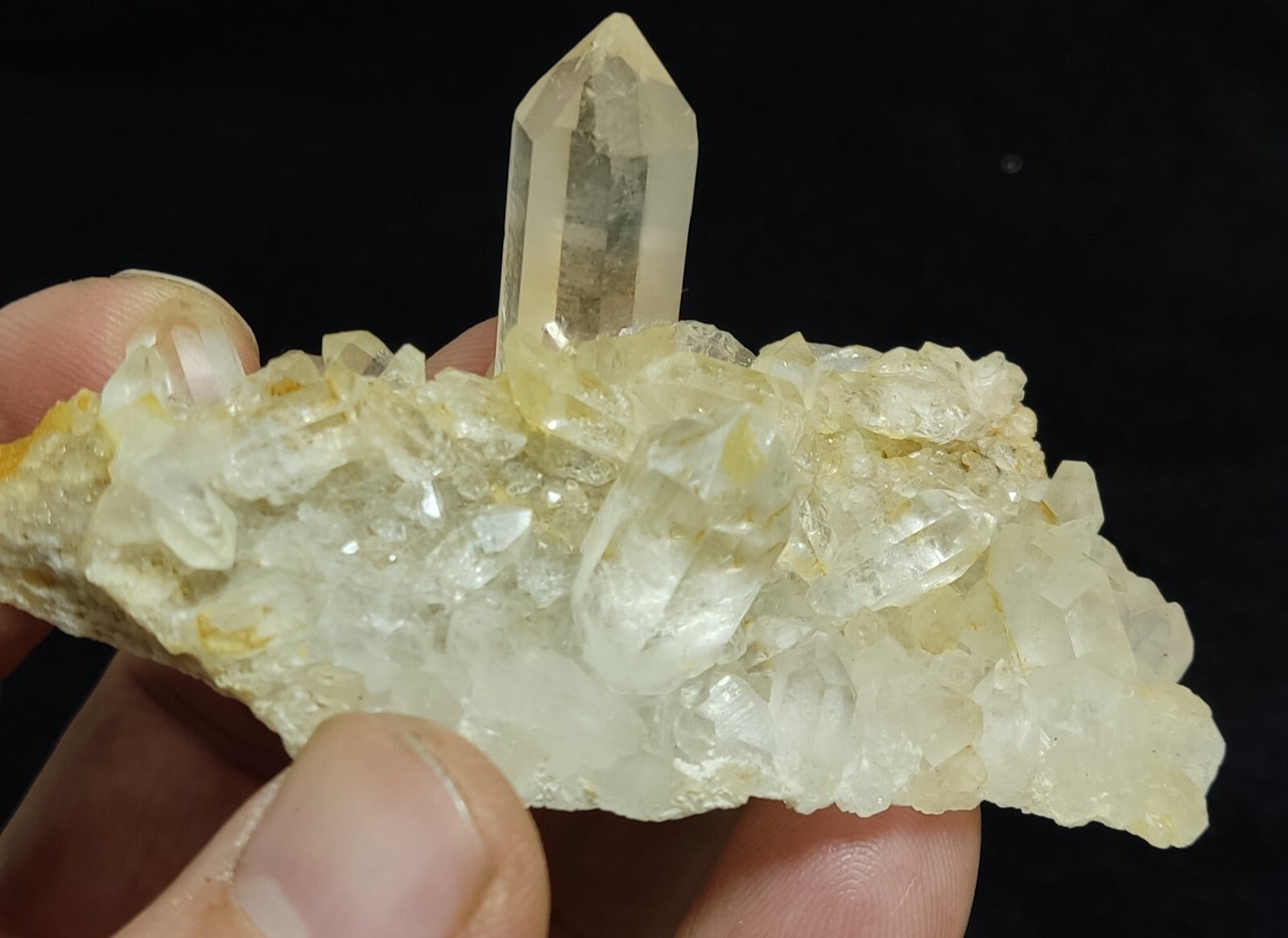 An Aesthetic terminated specimen of Quartz cluster 66 grams