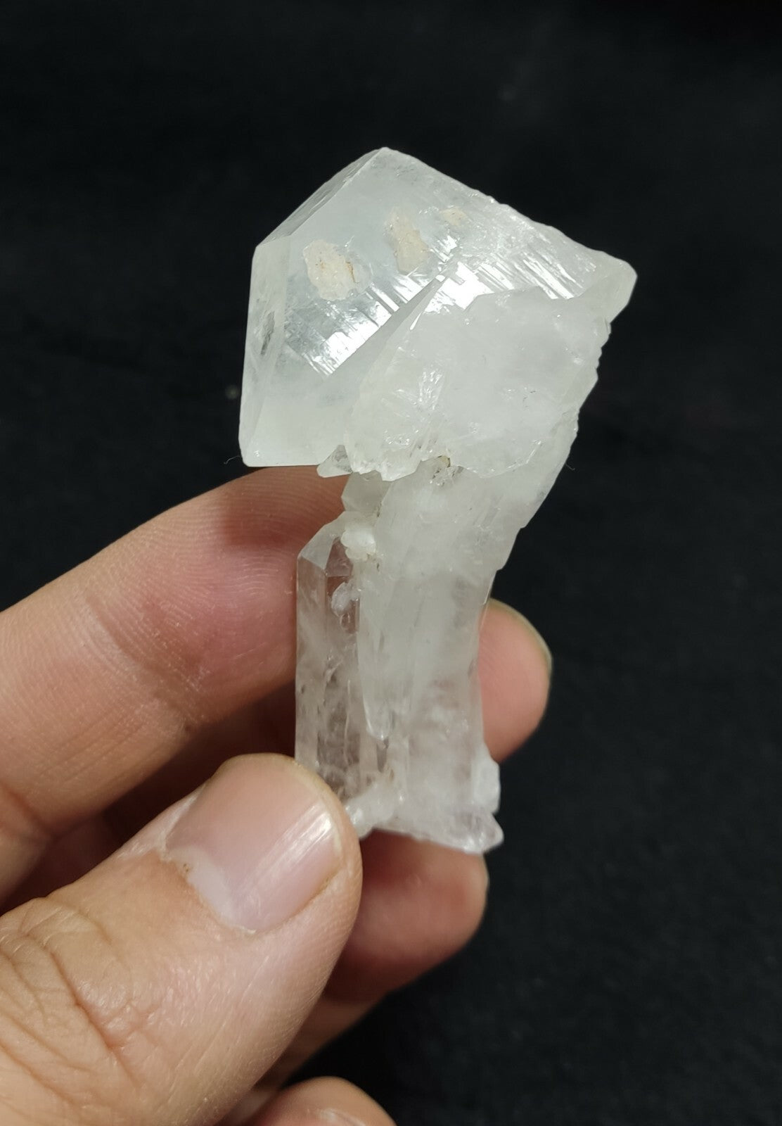 An amazing specimen of terminated Quartz crystal 39 grams